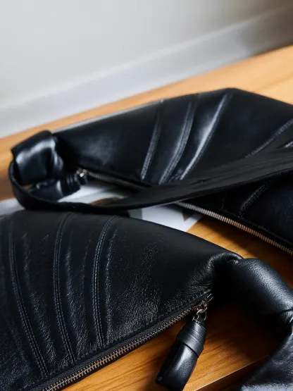 法國小衆頭層小羊皮可頌包斜跨慵懶感牛角包真皮單肩斜跨餃子包女