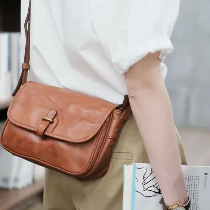 新款質感通勤小方包真皮復古斜挎包牛皮單肩日系郵差女包