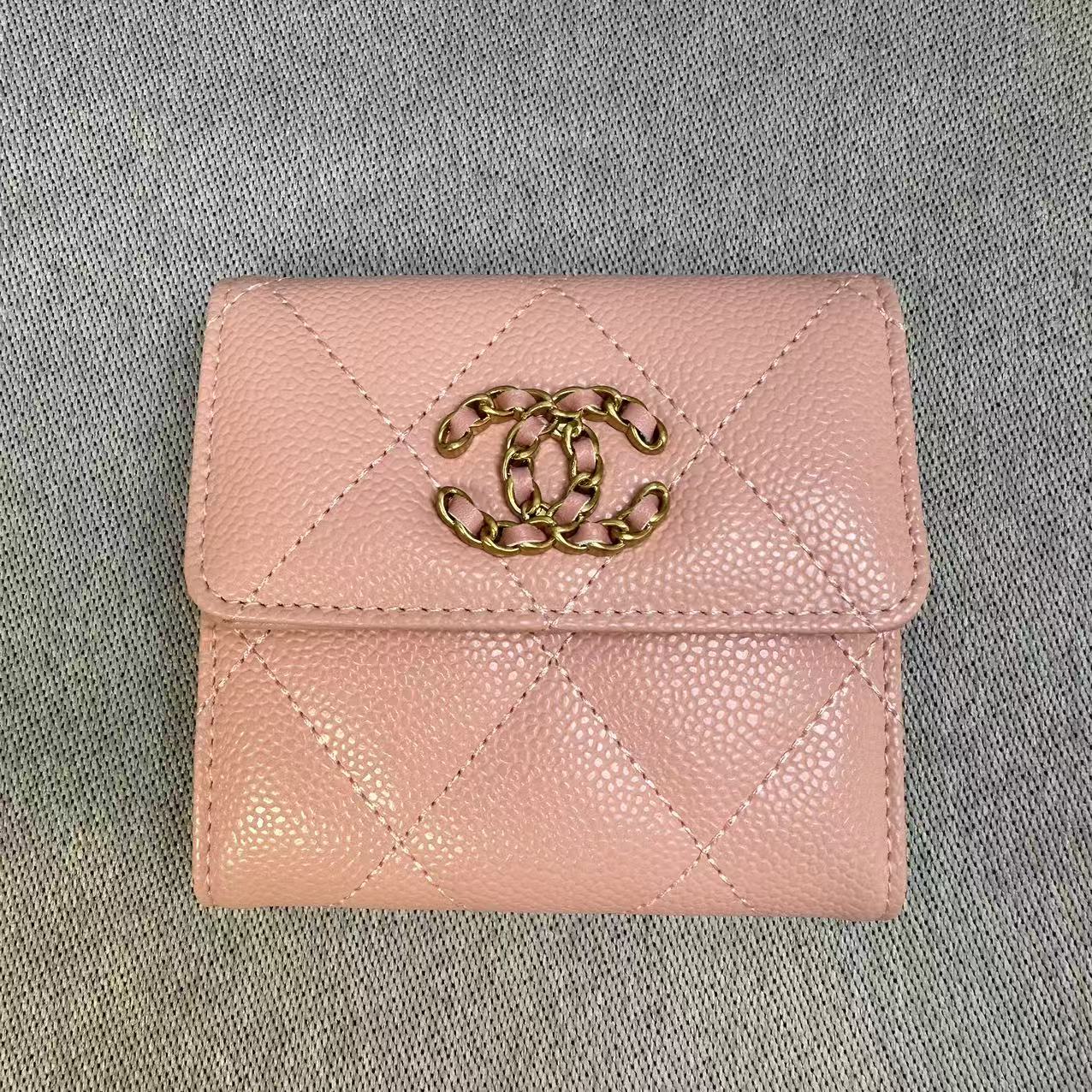 CHANEL シャネル シャネル19 三つ折り 財布 ココマーク ラムスキン 本革 ミニ ウォレット
