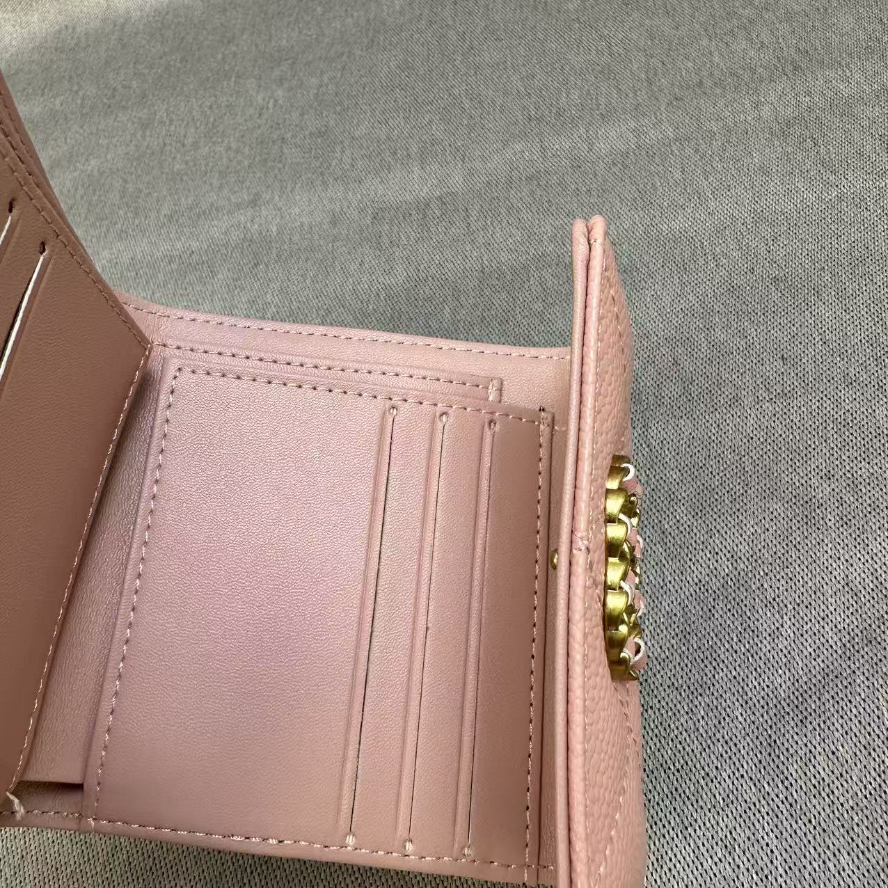 CHANEL シャネル シャネル19 三つ折り 財布 ココマーク ラムスキン 本革 ミニ ウォレット