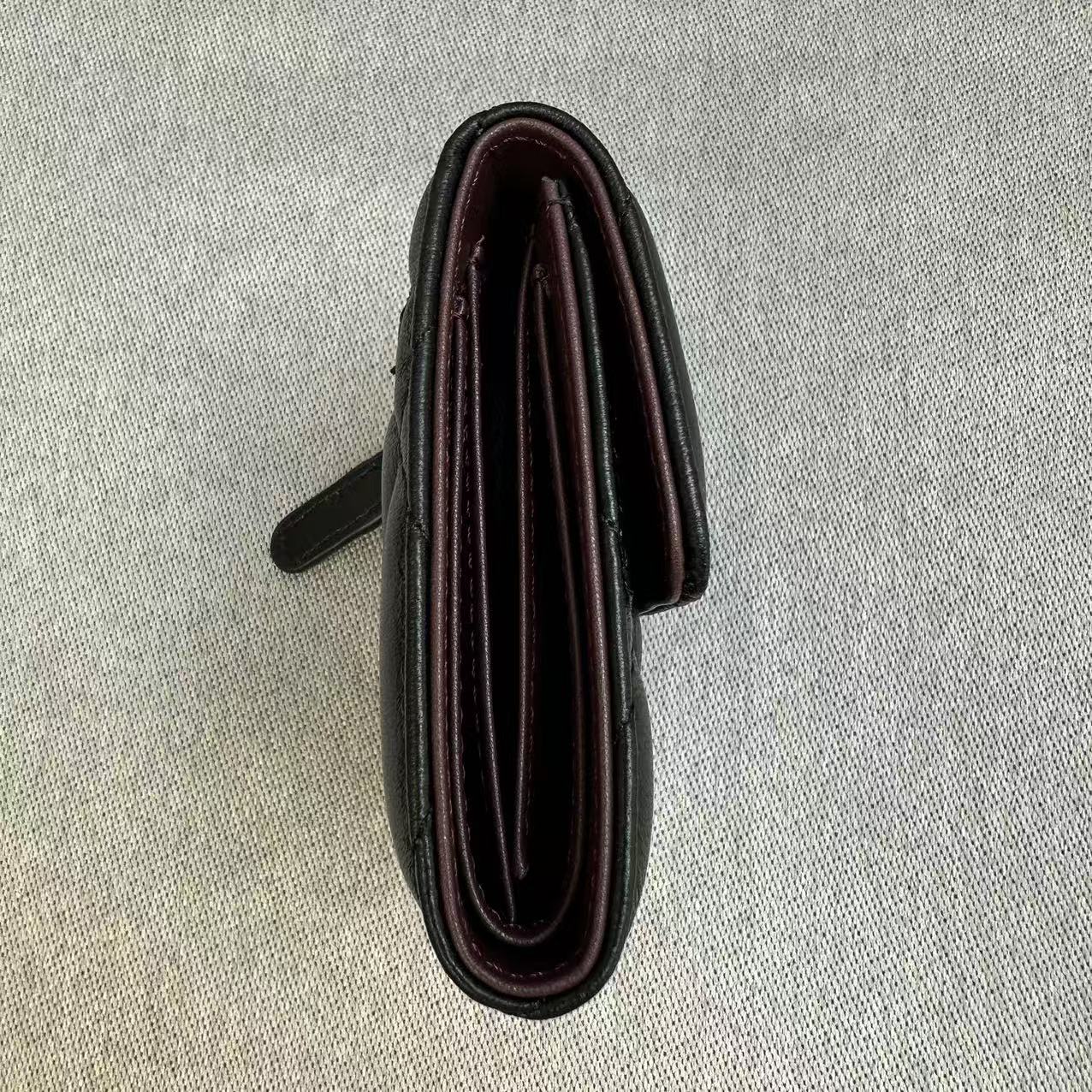 CHANEL シャネル シャネル19 三つ折り 財布 ココマーク ラムスキン 本革 ミニ ウォレット