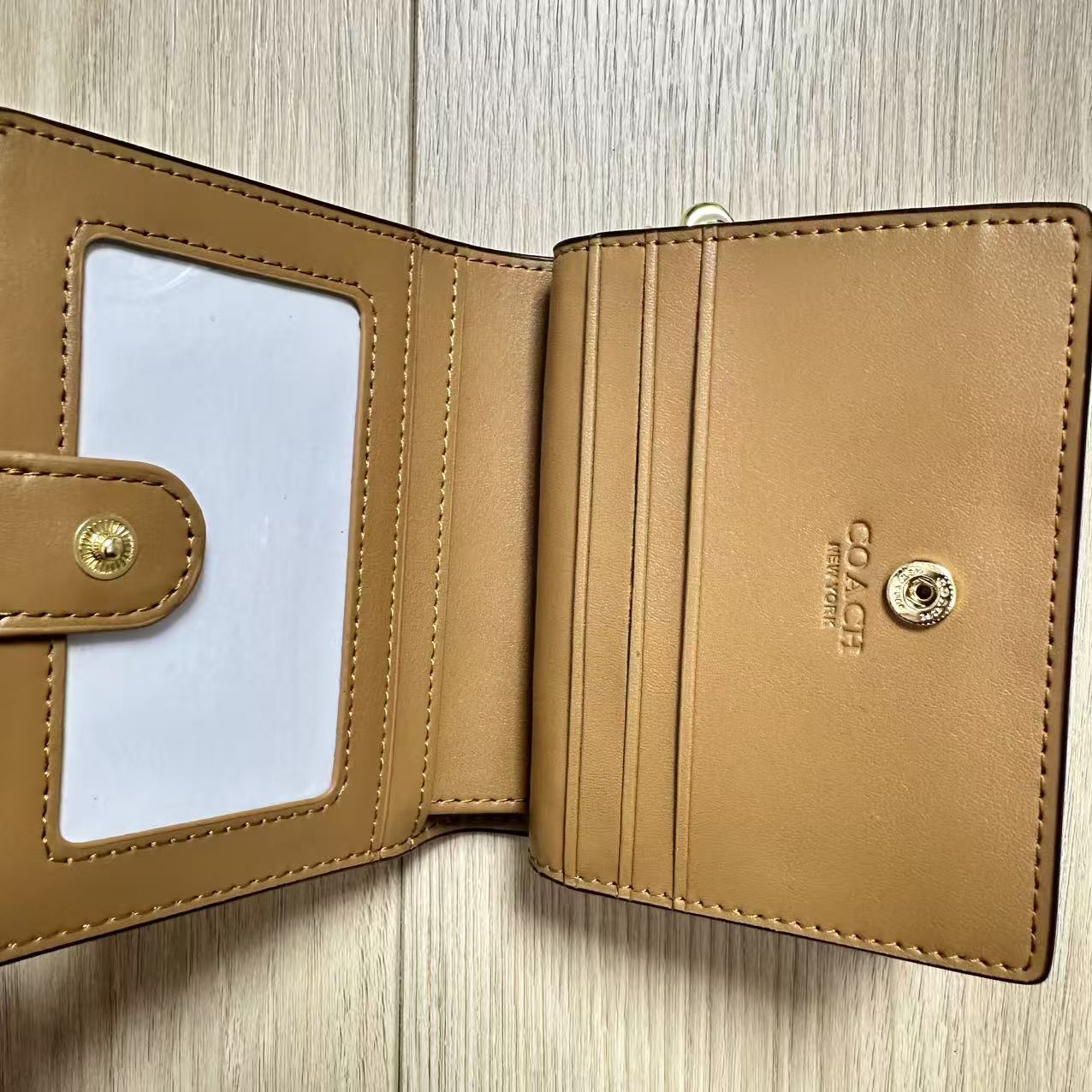 COACH [コーチ] 財布(二つ折り財布 ペブルド レザー C チャーム