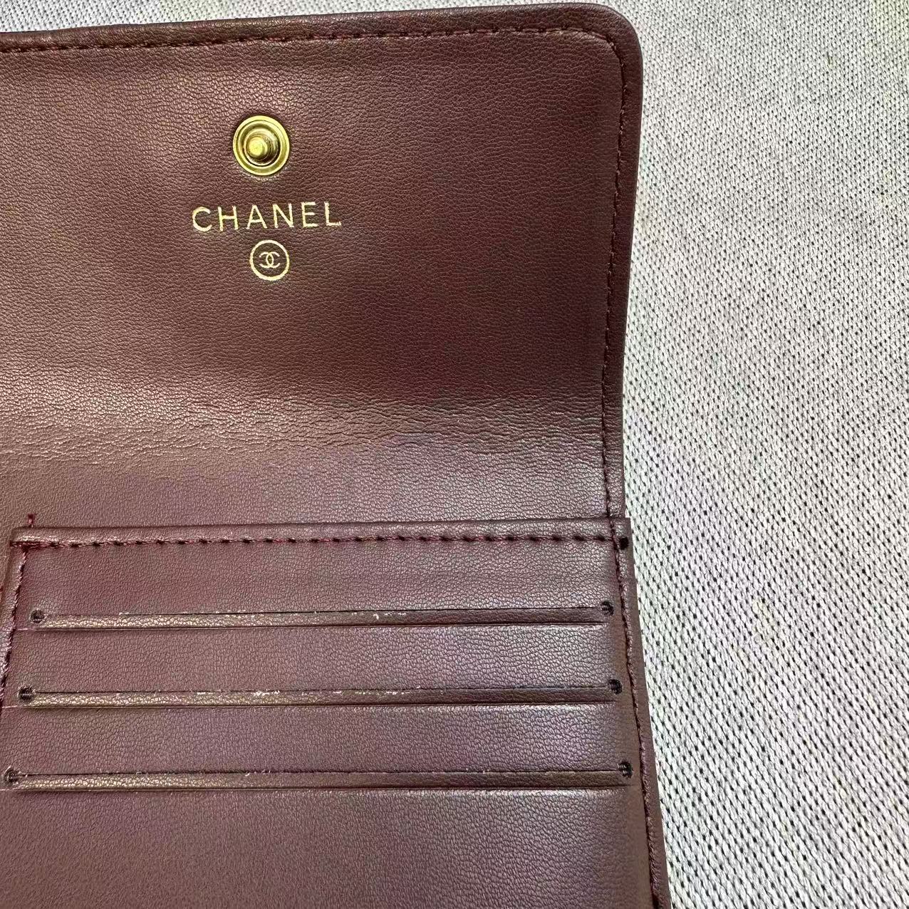 CHANEL シャネル シャネル19 三つ折り 財布 ココマーク ラムスキン 本革 ミニ ウォレット