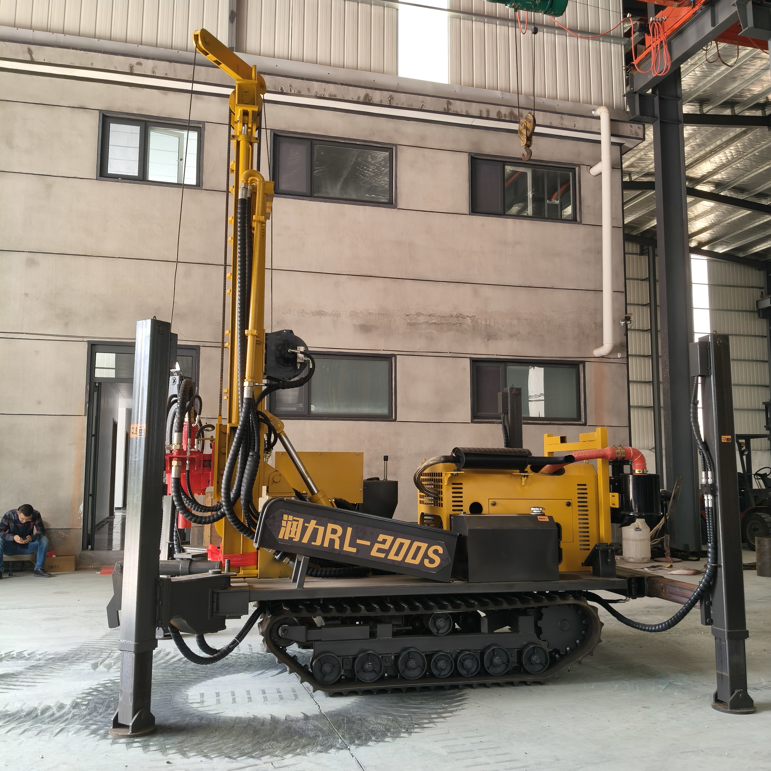 Factory Direct Sales 200m/300m/400m Crawler Test Water Well Drilling Rig Machine with DTH and Mud Pump Drilling Machine De Forage De Puits