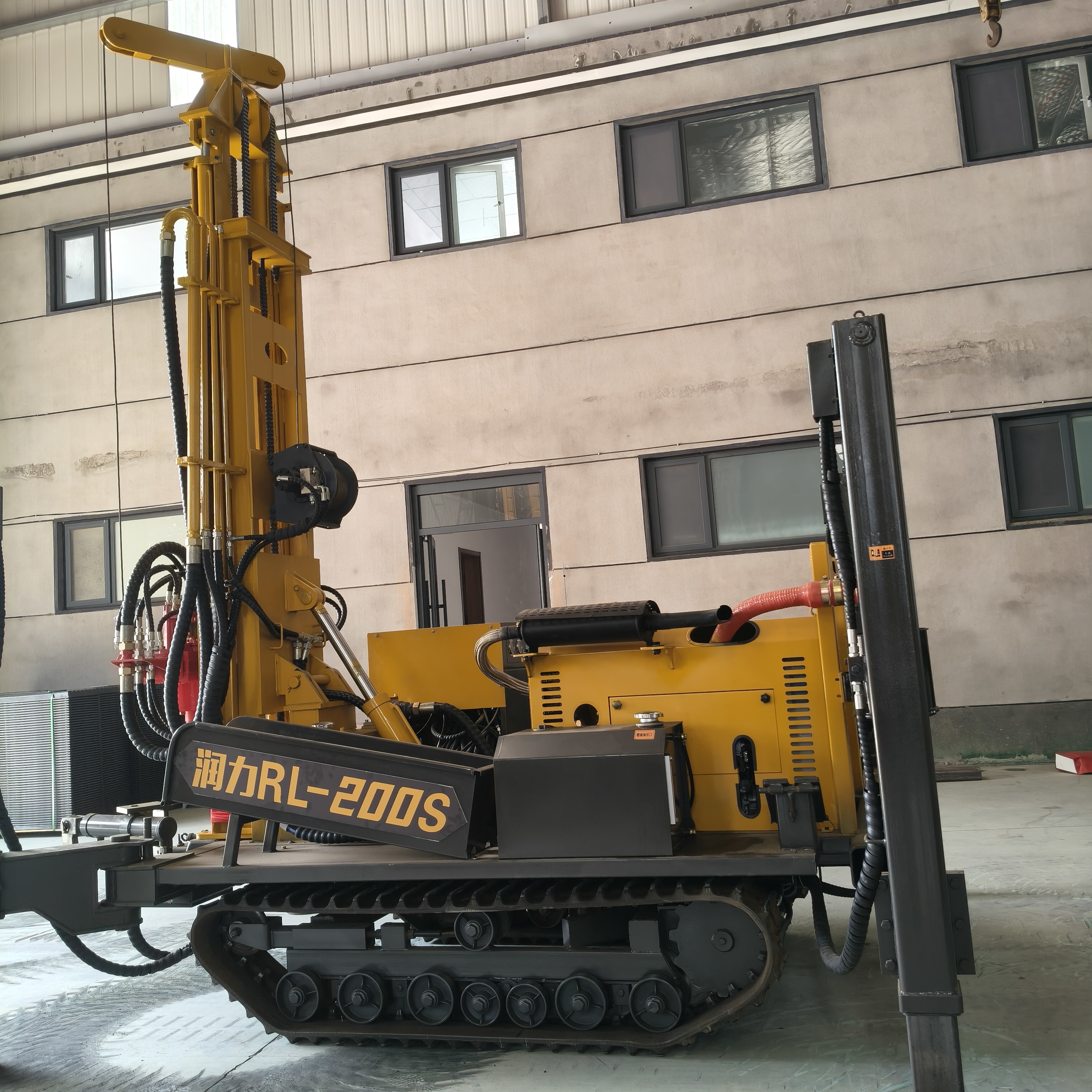 Factory Direct Sales 200m/300m/400m Crawler Test Water Well Drilling Rig Machine with DTH and Mud Pump Drilling Machine De Forage De Puits