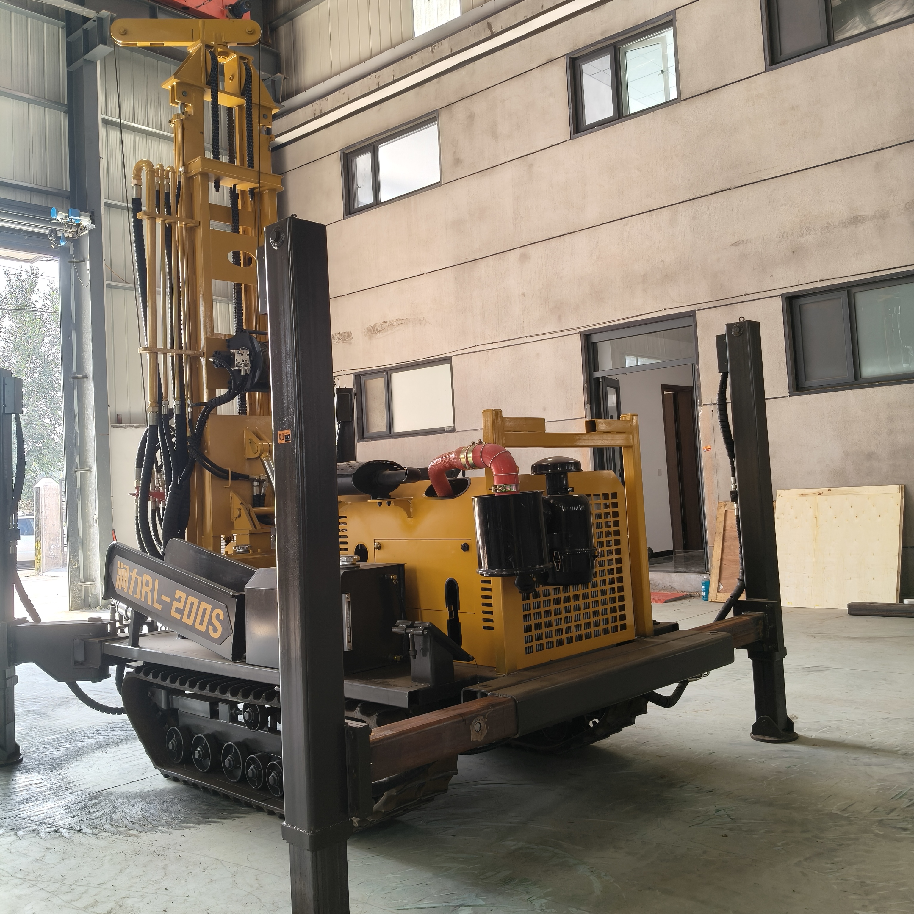 Factory Direct Sales 200m/300m/400m Crawler Test Water Well Drilling Rig Machine with DTH and Mud Pump Drilling Machine De Forage De Puits