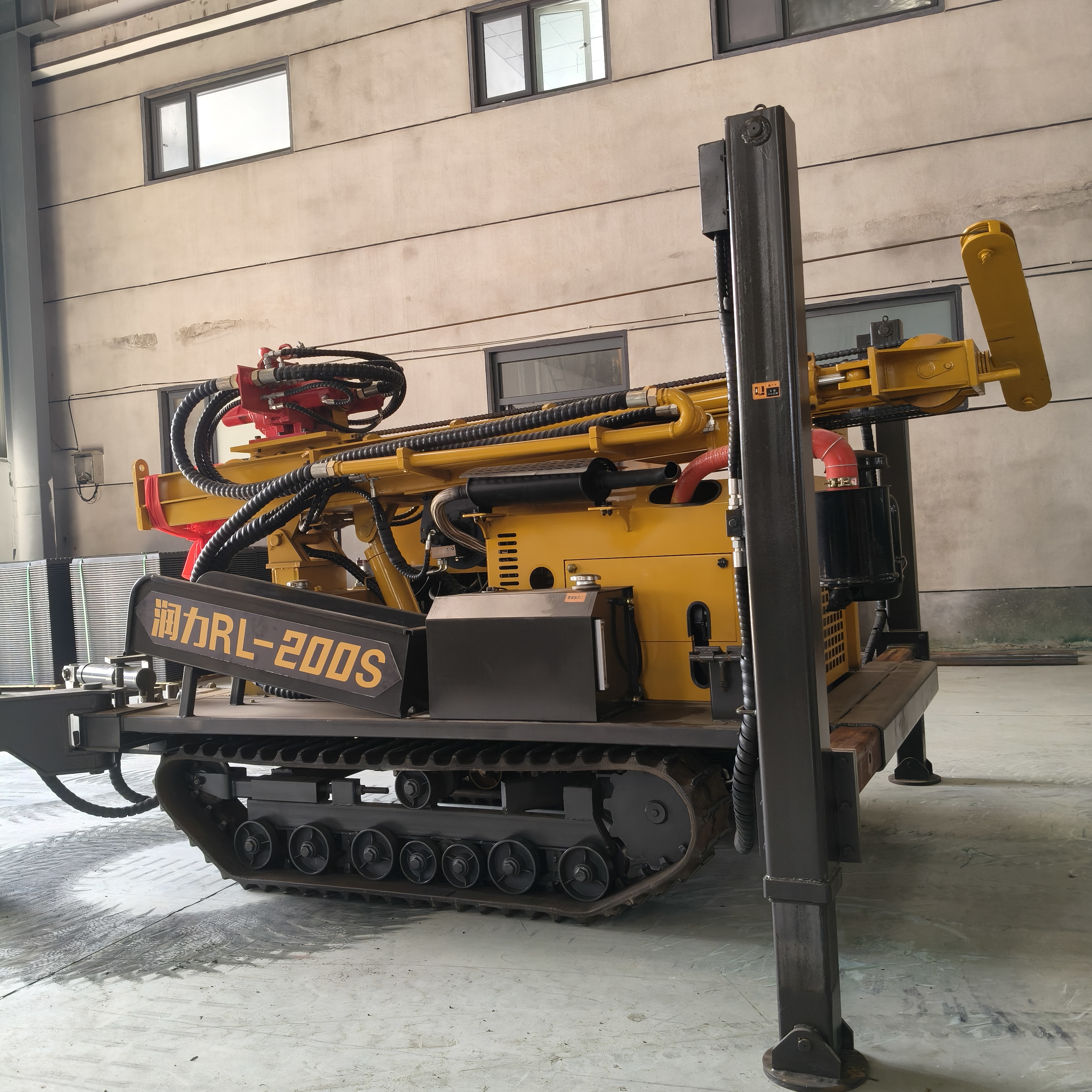 Factory Direct Sales 200m/300m/400m Crawler Test Water Well Drilling Rig Machine with DTH and Mud Pump Drilling Machine De Forage De Puits