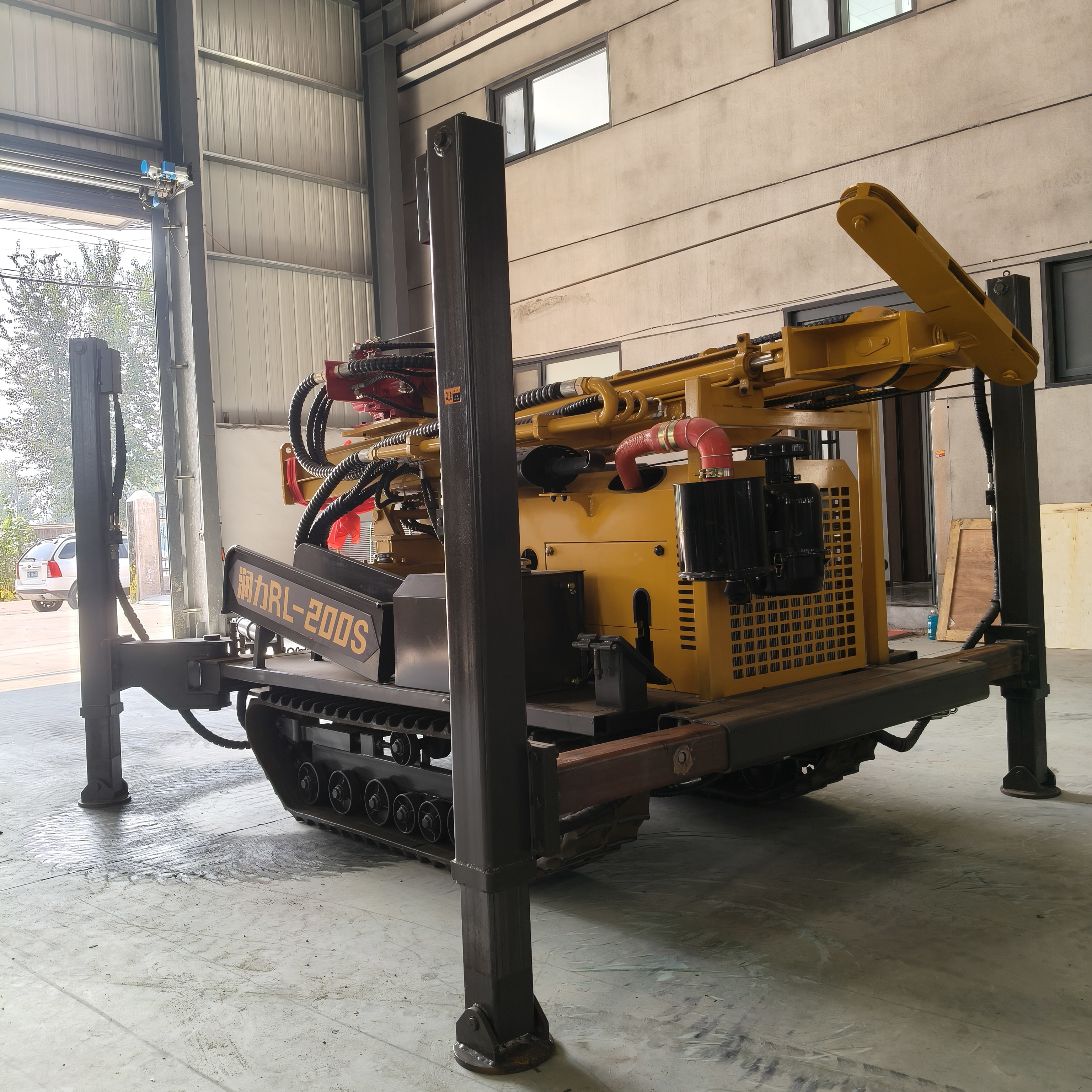 Factory Direct Sales 200m/300m/400m Crawler Test Water Well Drilling Rig Machine with DTH and Mud Pump Drilling Machine De Forage De Puits
