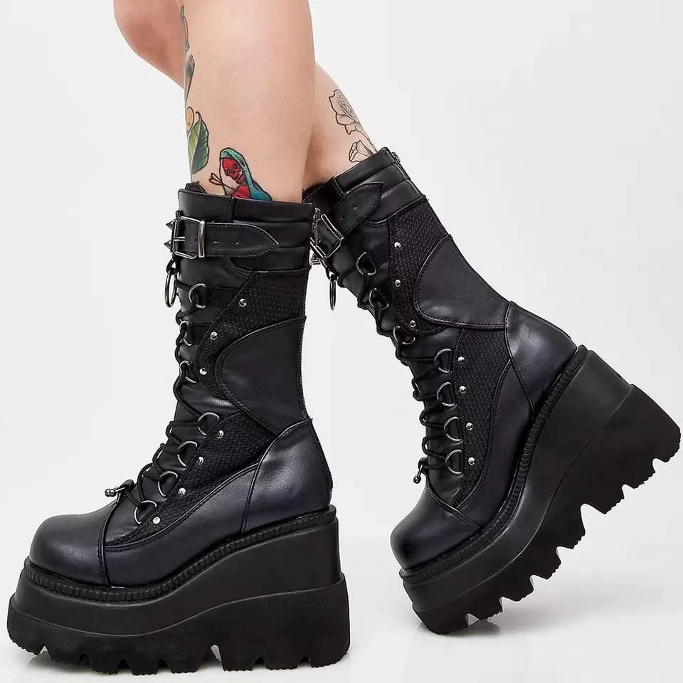 Dark Aesthetic Studded Platform Boots ”Eternal Bond“