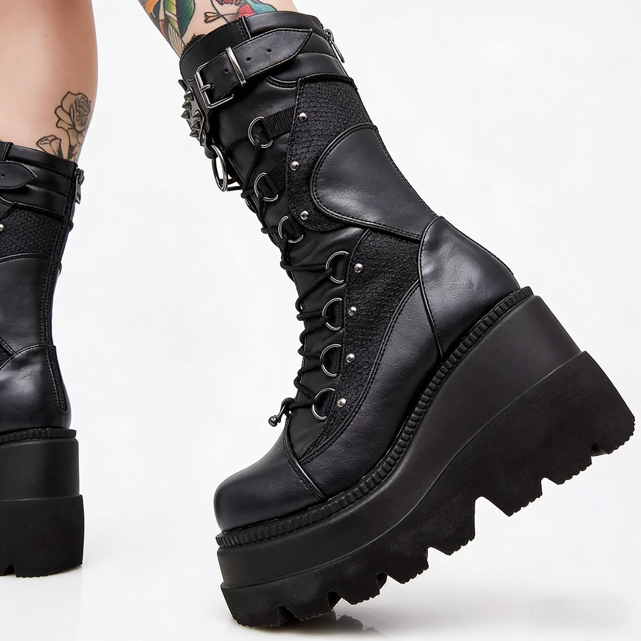 Dark Aesthetic Studded Platform Boots ”Eternal Bond“