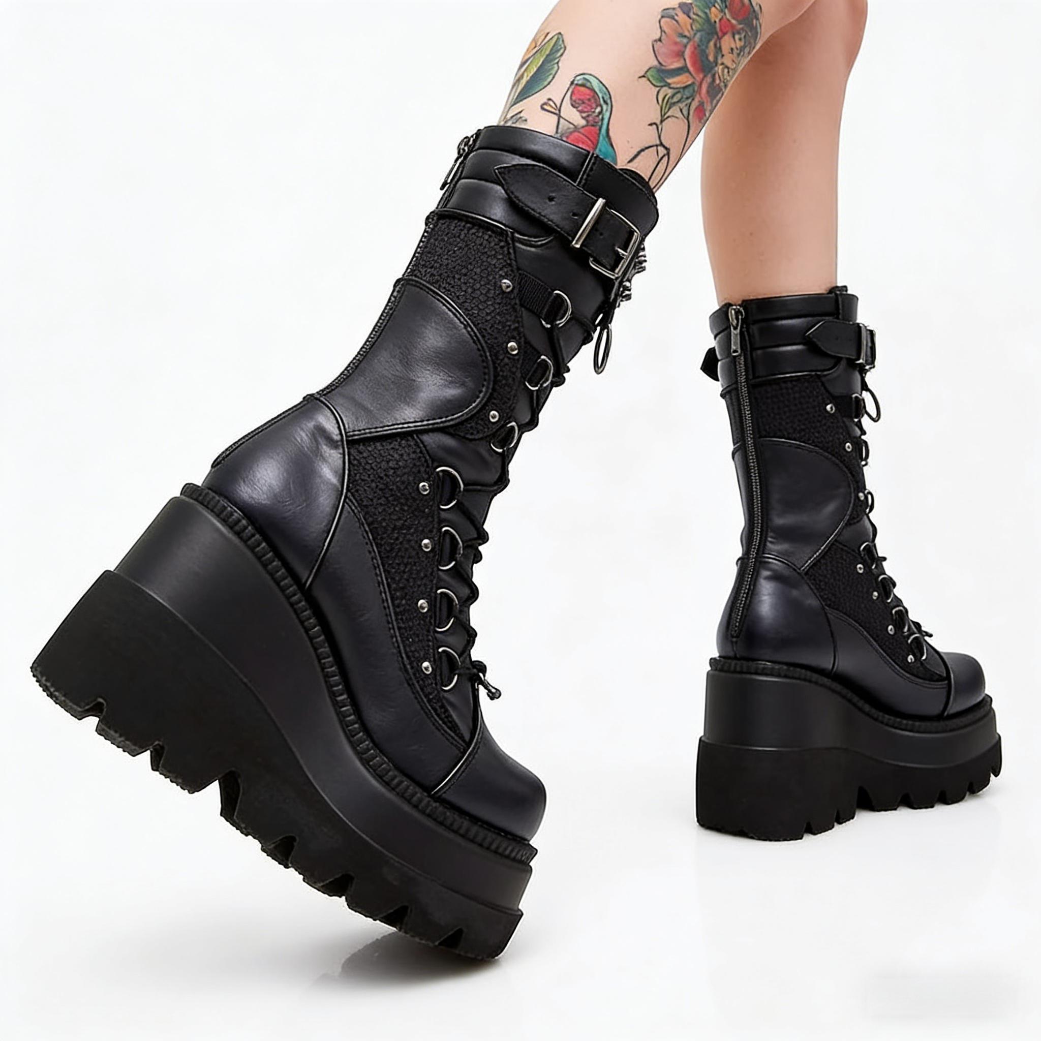 Dark Aesthetic Studded Platform Boots ”Eternal Bond“