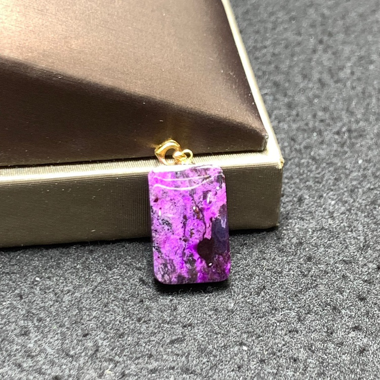 18K金舒俱來無事牌吊墜