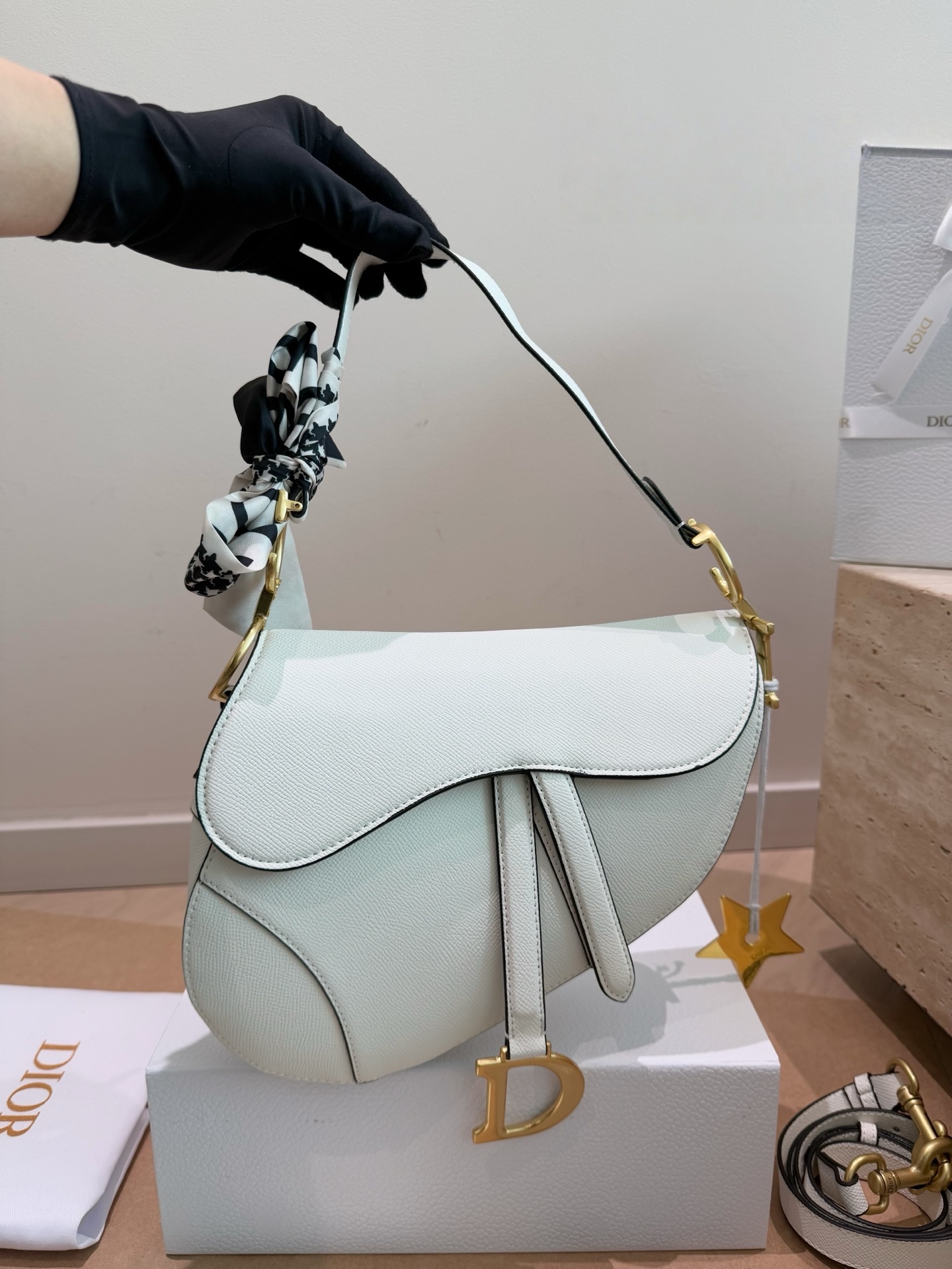 Saddle