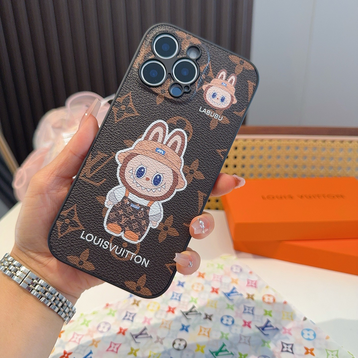 【LOUIS VUITTON x LABUBU】超人気 IPHONE 携帯電話ケース