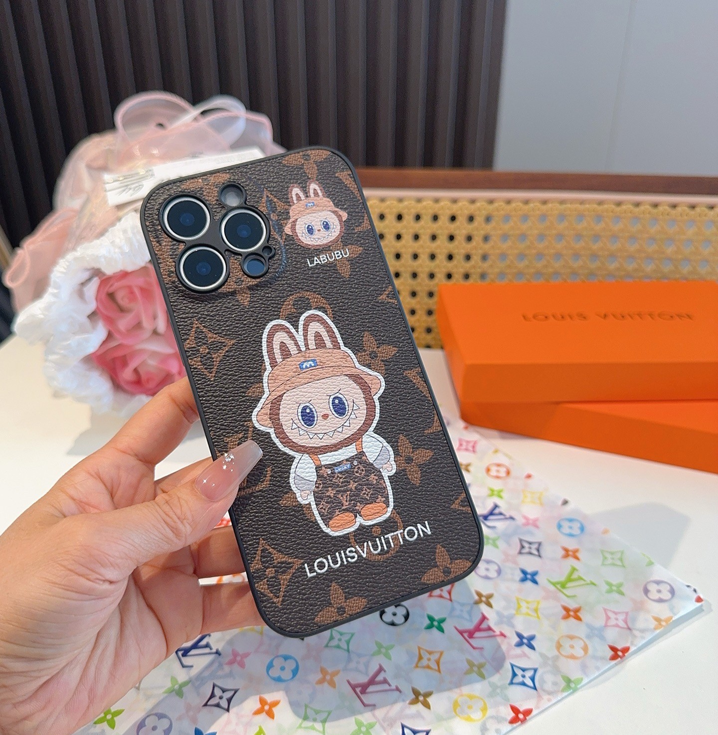 【LOUIS VUITTON x LABUBU】超人気 IPHONE 携帯電話ケース