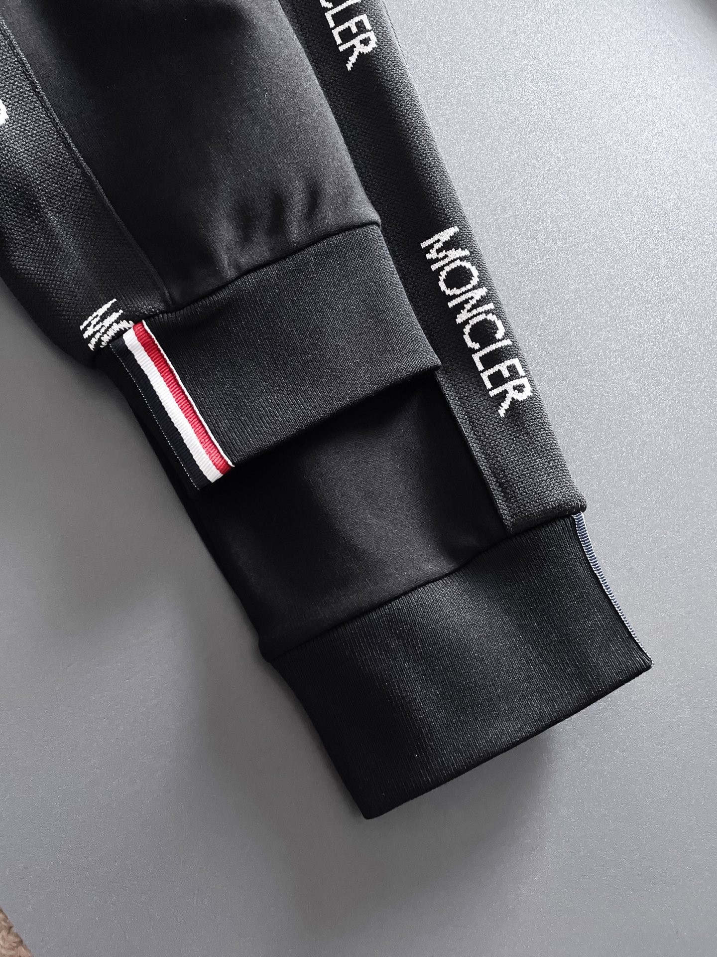 【MONCLER公式旗艦店】モンクレール 上下セット セットアップ ご好評に付き再入荷！