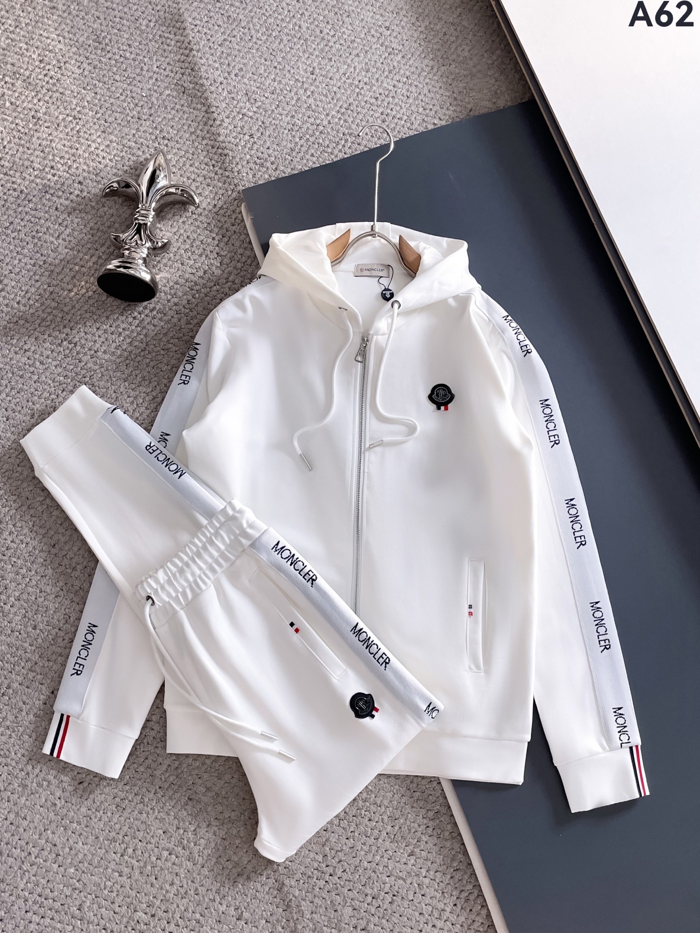 【MONCLER公式旗艦店】モンクレール 上下セット セットアップ ご好評に付き再入荷！