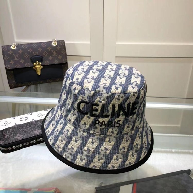 【CELINE公式旗艦店】ご好評に付き再入荷！！