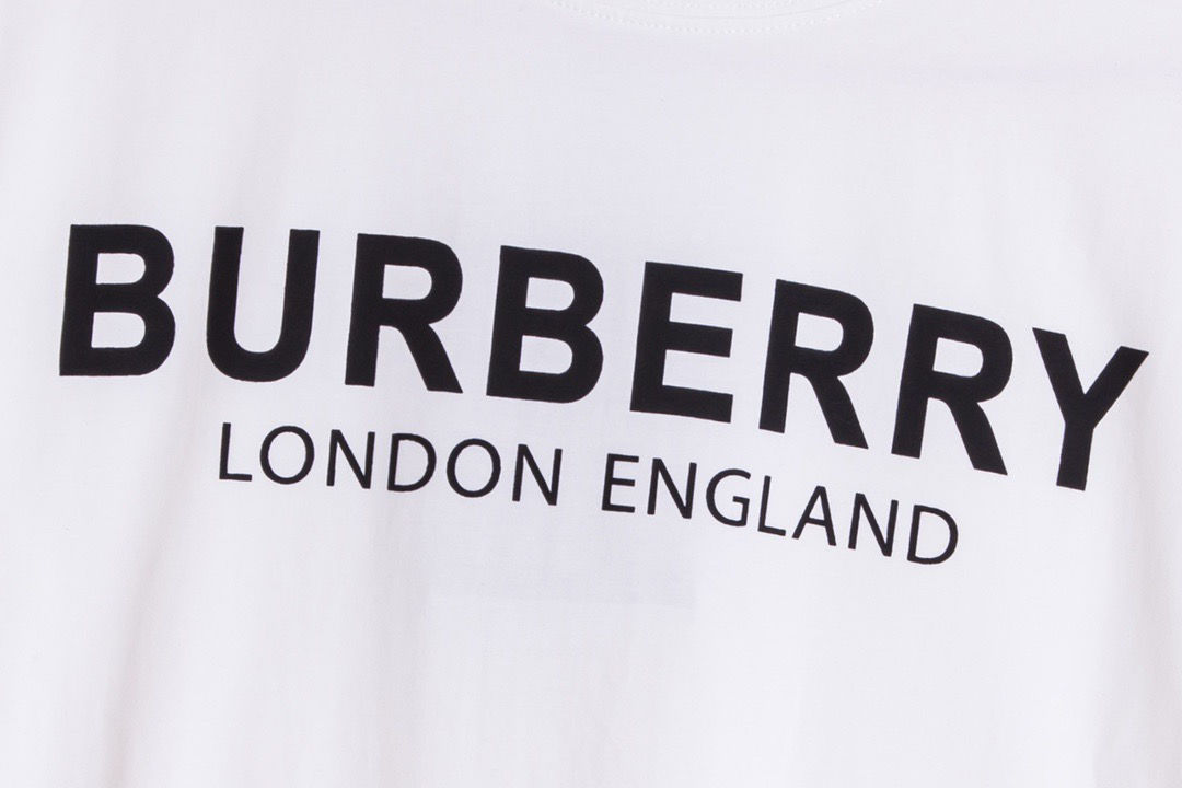 【BURBERRY】（バーバリー）男女兼用、ご好評に付き再入荷！
