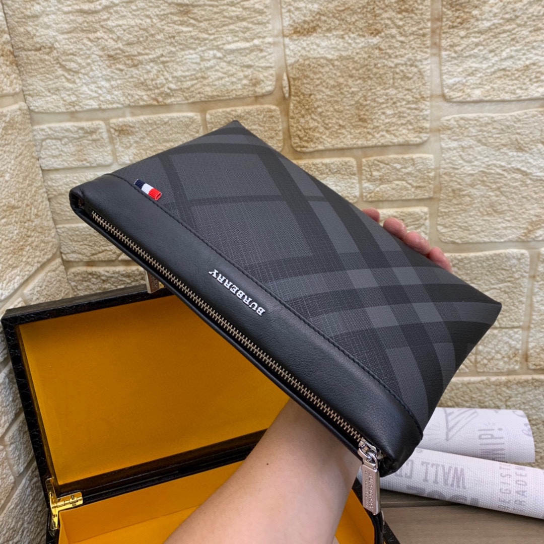 【BUREERRY公式 旗艦店】（バーバリー）クラッチバッグ 28x18x3cm