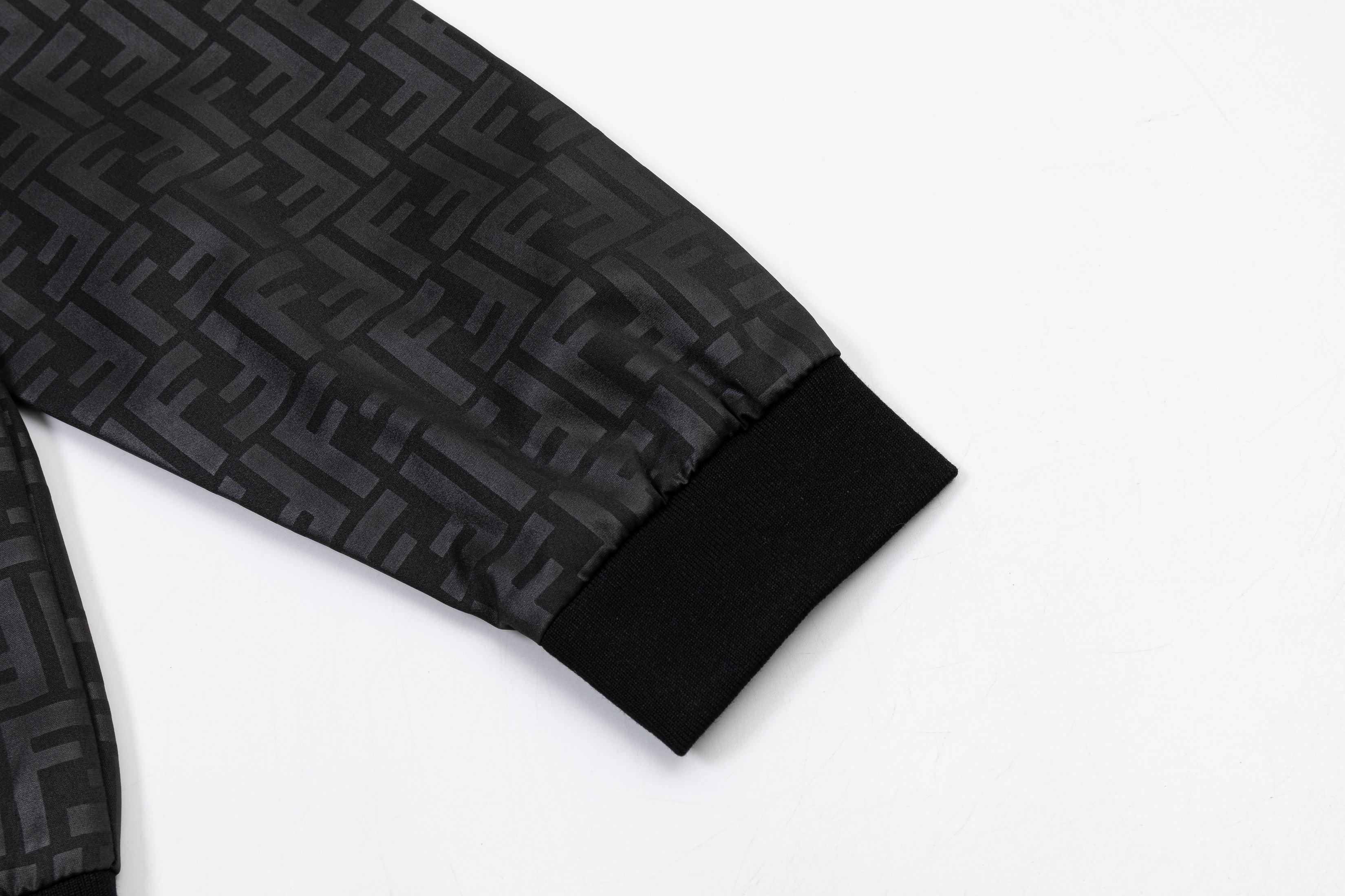 【FENDI旗艦店】フェンディ ジャケット 、ご好評に付き再入荷！