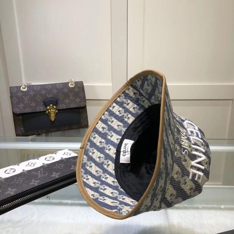 【CELINE公式旗艦店】ご好評に付き再入荷！！