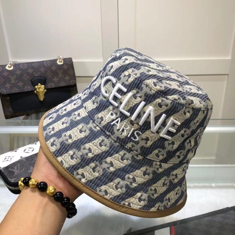 【CELINE公式旗艦店】ご好評に付き再入荷！！