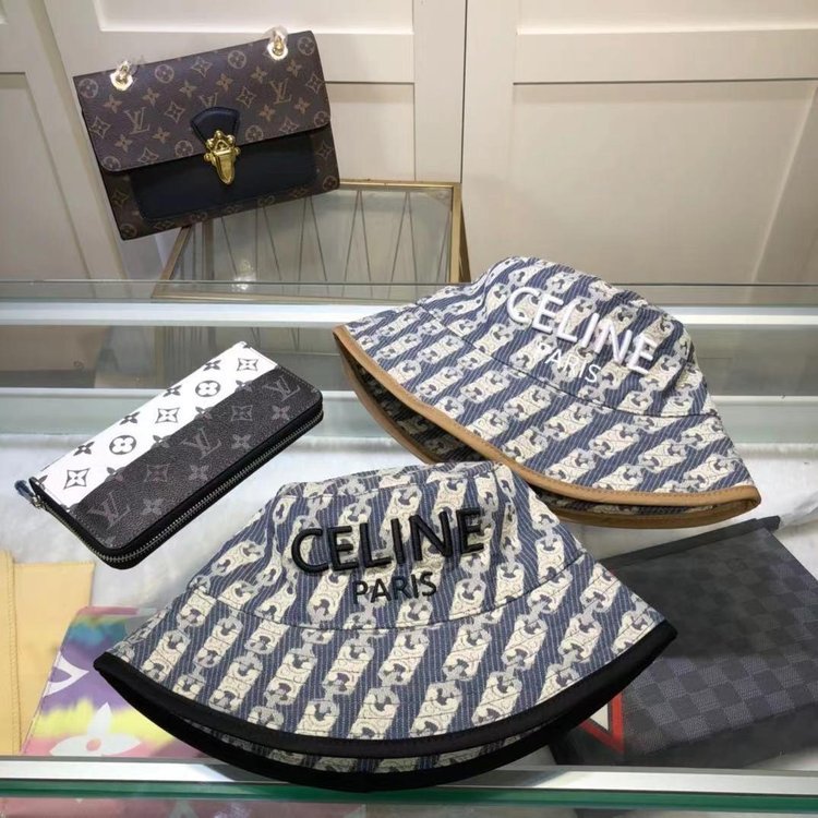 【CELINE公式旗艦店】ご好評に付き再入荷！！