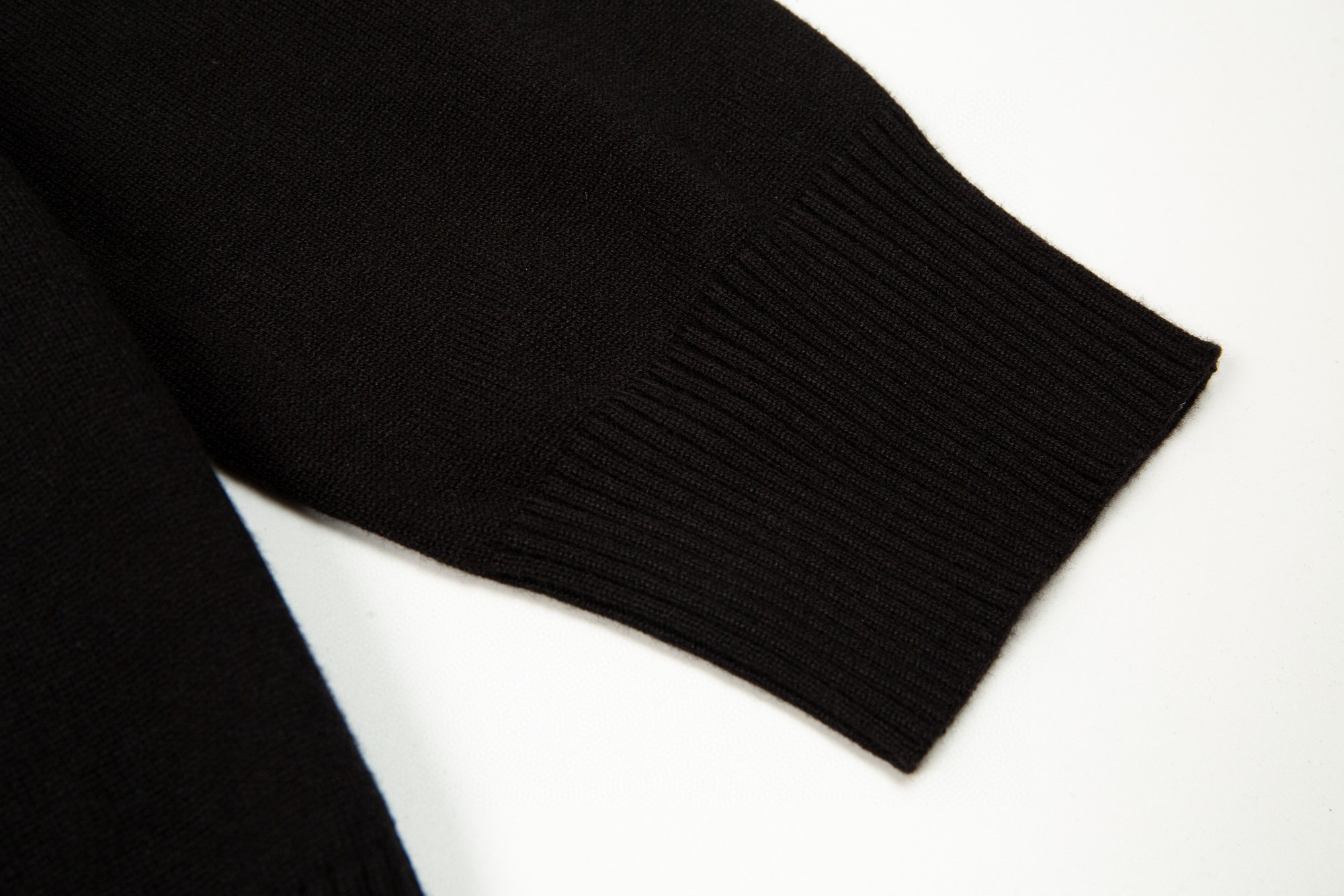 【Canada Goose旗艦店】セーター 男女兼用、ご好評に付き再入荷！