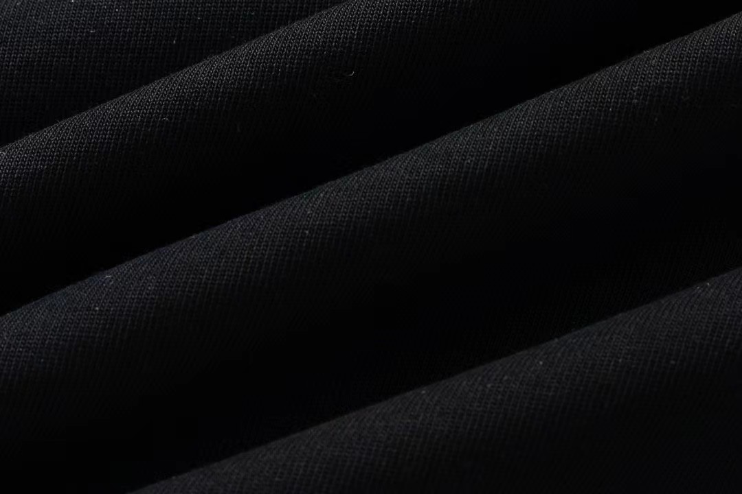 【Gucci 】（グッチ）Tシャツ 男女兼用、ご好評に付き再入荷！