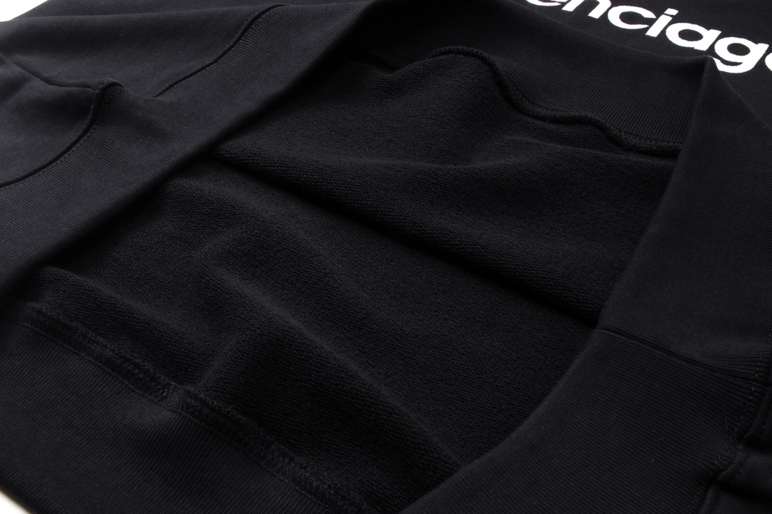 【BALENCIAGA】バレンシアガ 長袖 男女兼用、ご好評に付き再入荷！