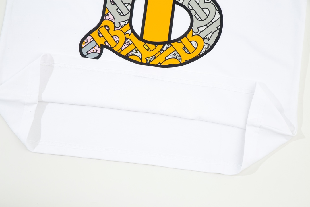 【BURBERRY旗艦店】バーバリー 半袖Tシャツ ご好評に付き再入荷！