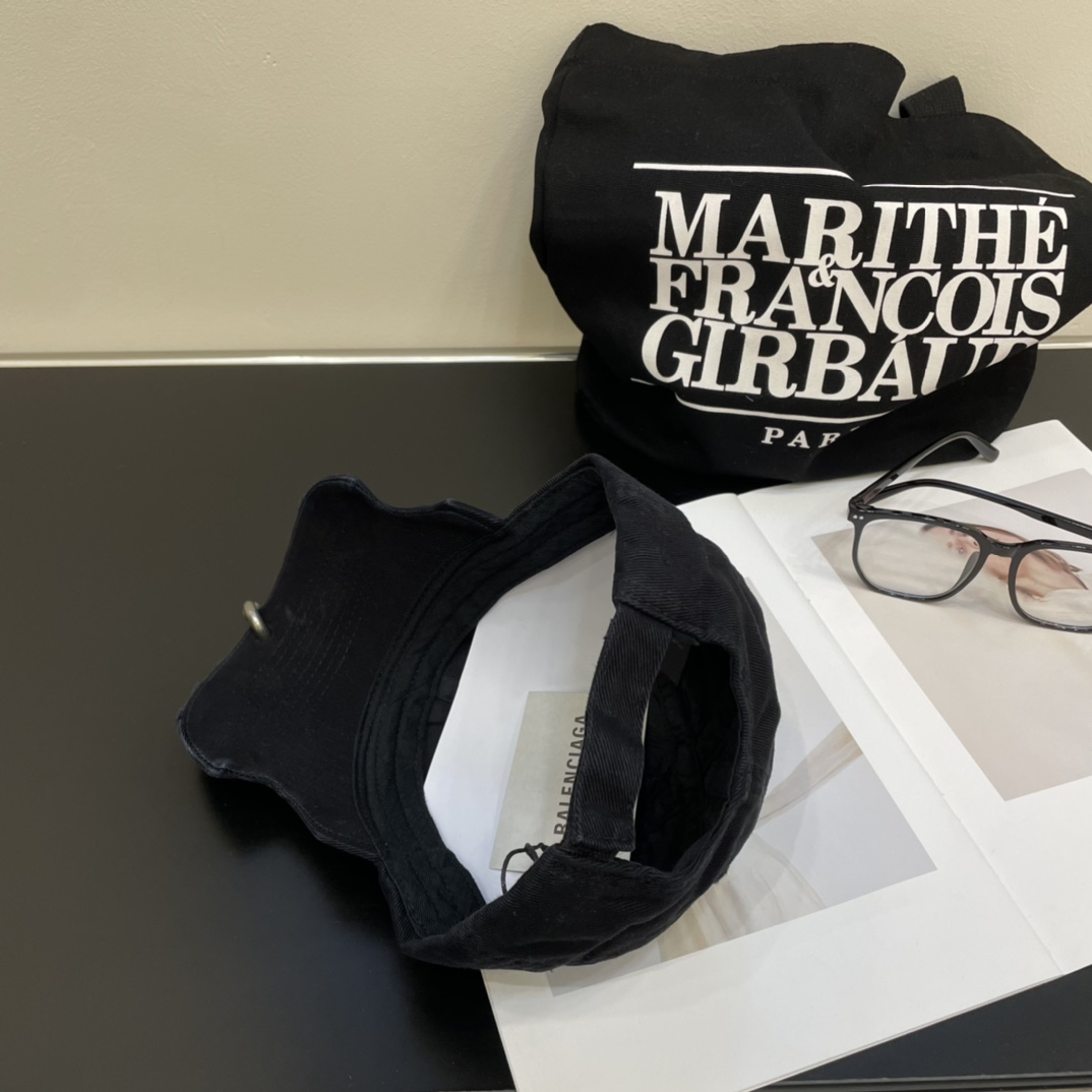 【BALENCIAGA バレンシアガ】【数量限定】 野球帽 / ハット