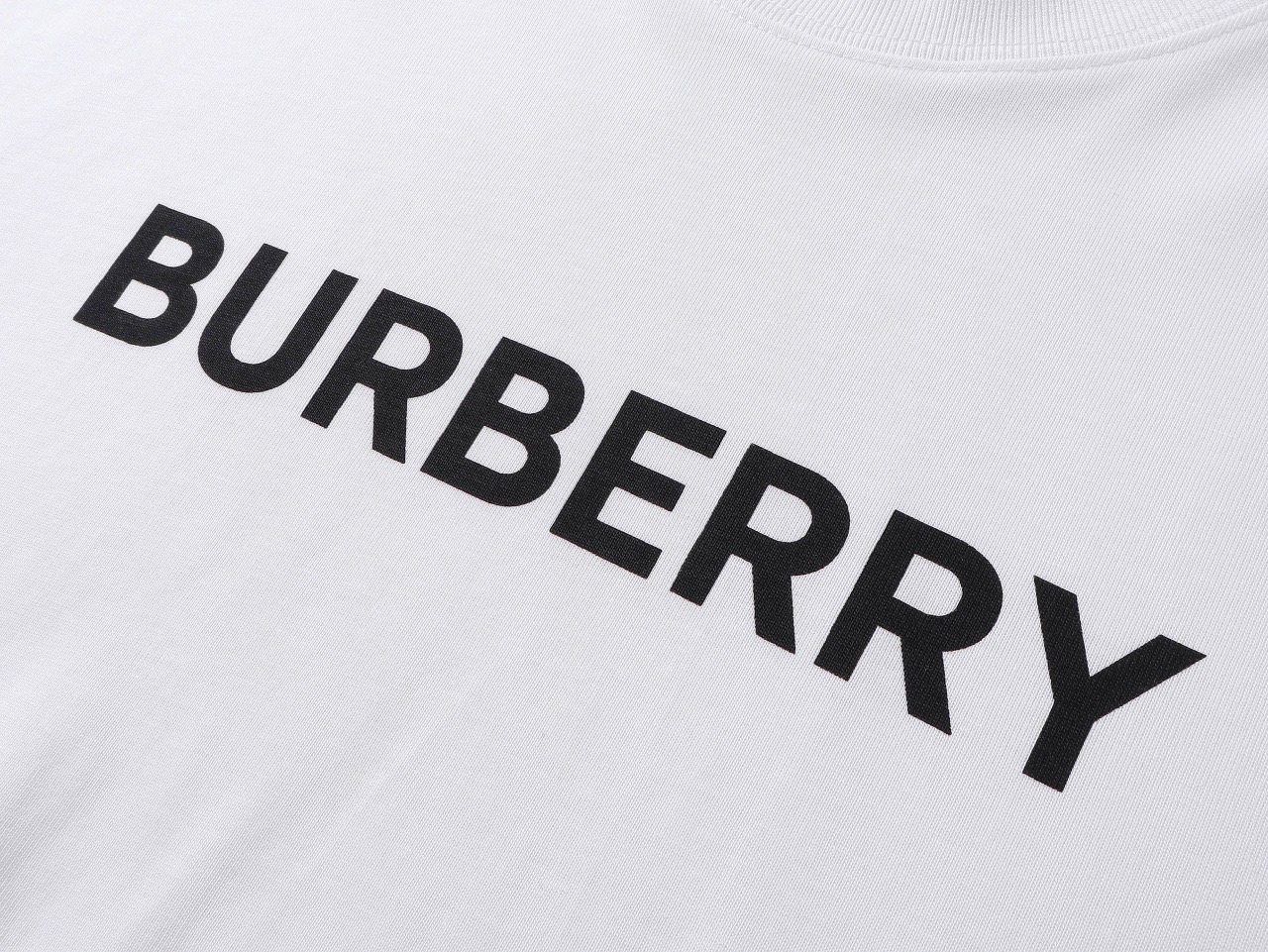 【BURBERRY旗艦店】バーバリー 半袖Tシャツ ご好評に付き再入荷！