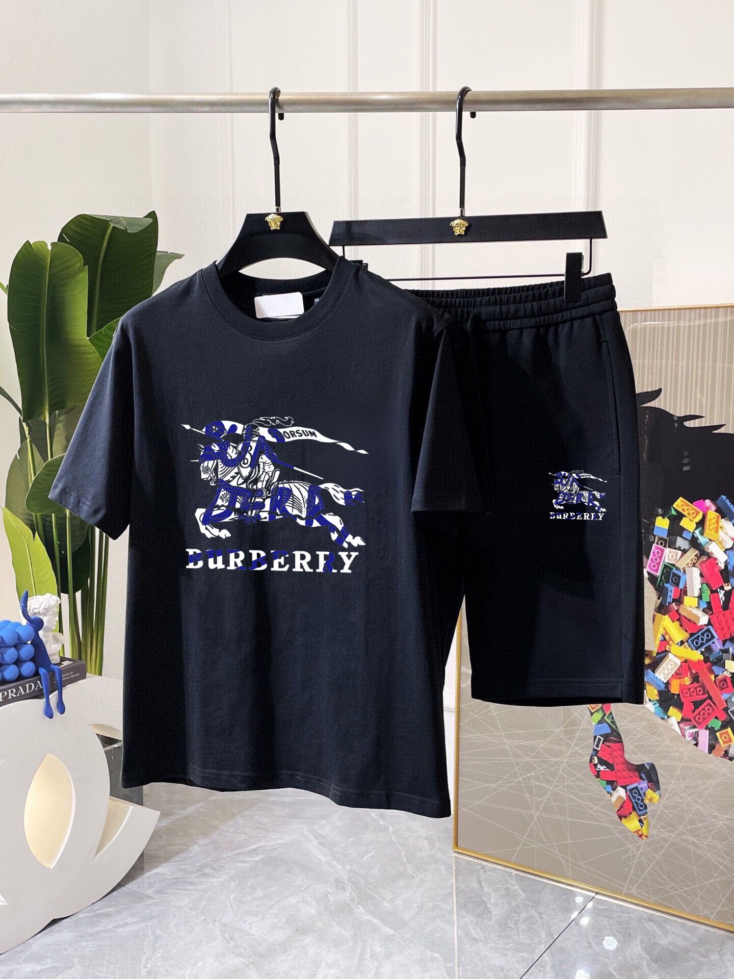 【BURBERRY旗艦店】半袖ショートパンツスーツ ご好評に付き再入荷！