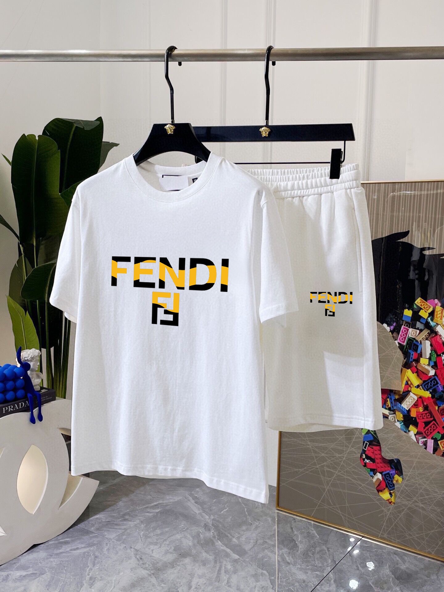 【FENDI旗艦店】フェンディ 半袖ショートパンツスーツ ご好評に付き再入荷！