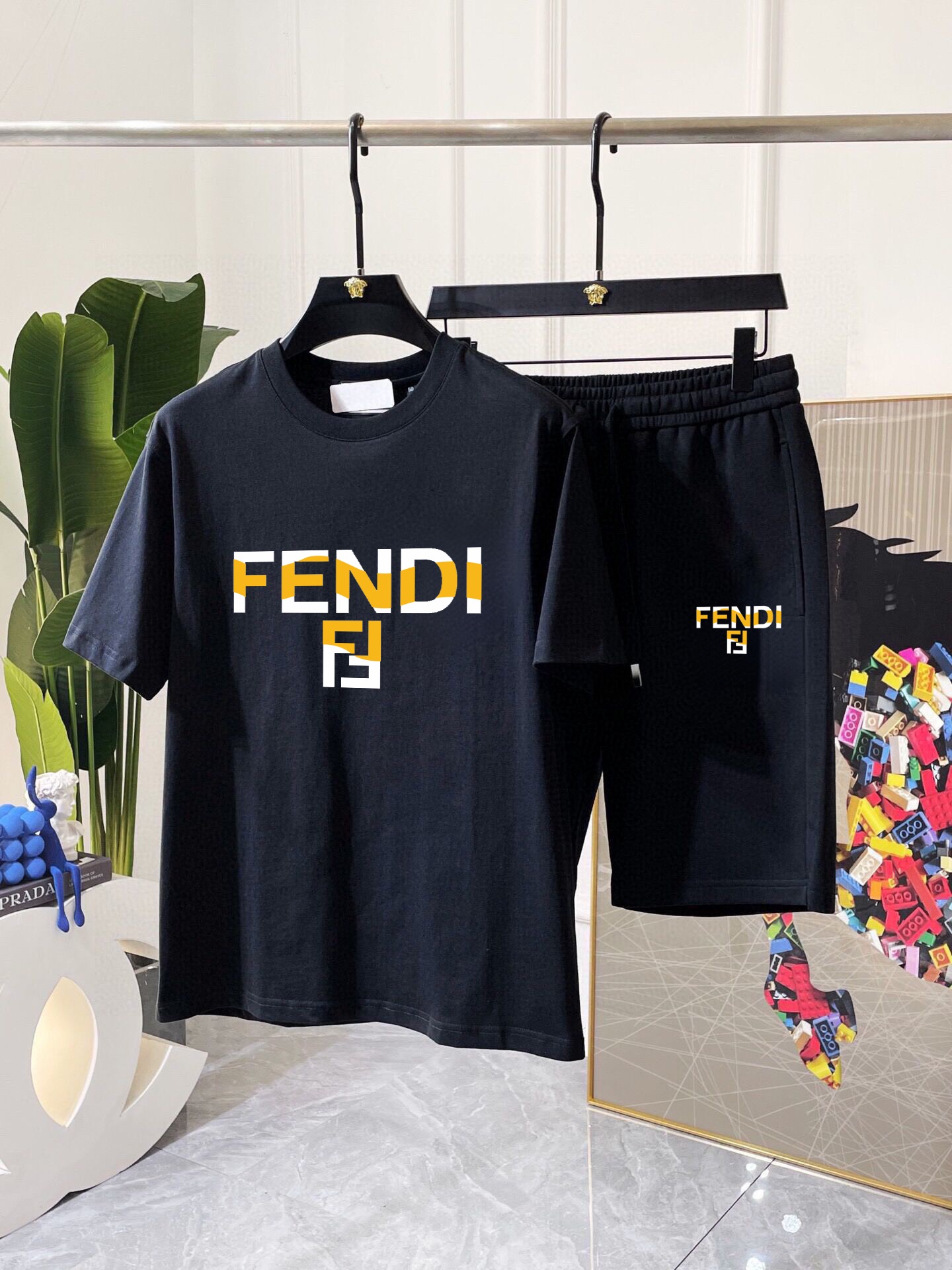 【FENDI旗艦店】フェンディ 半袖ショートパンツスーツ ご好評に付き再入荷！