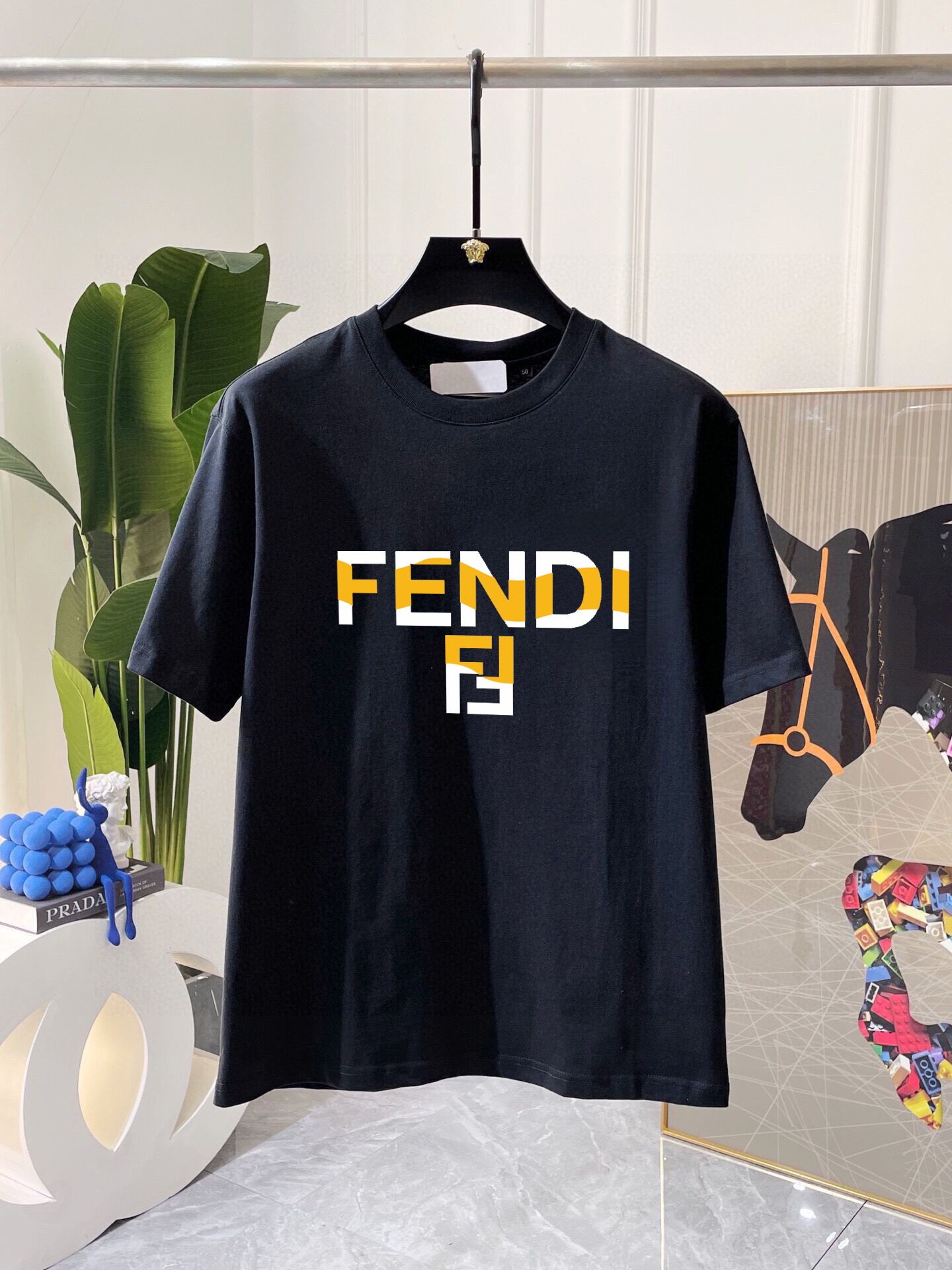 【FENDI旗艦店】フェンディ 半袖ショートパンツスーツ ご好評に付き再入荷！