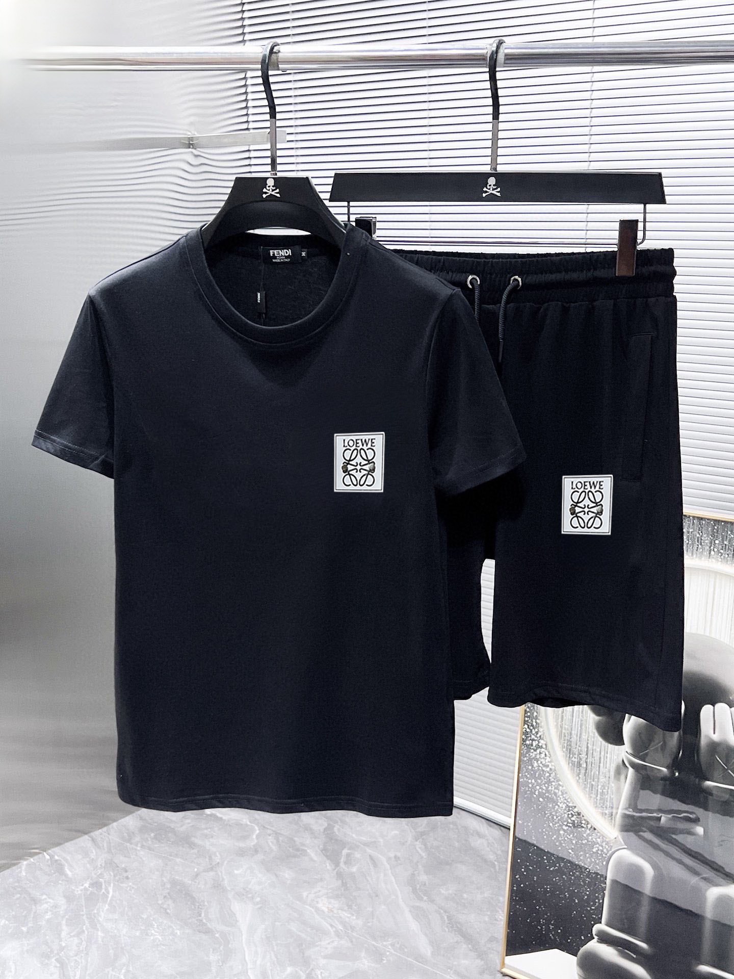 【LOEWE旗艦店】ロエベ 半袖ショートパンツスーツ ご好評に付き再入荷！