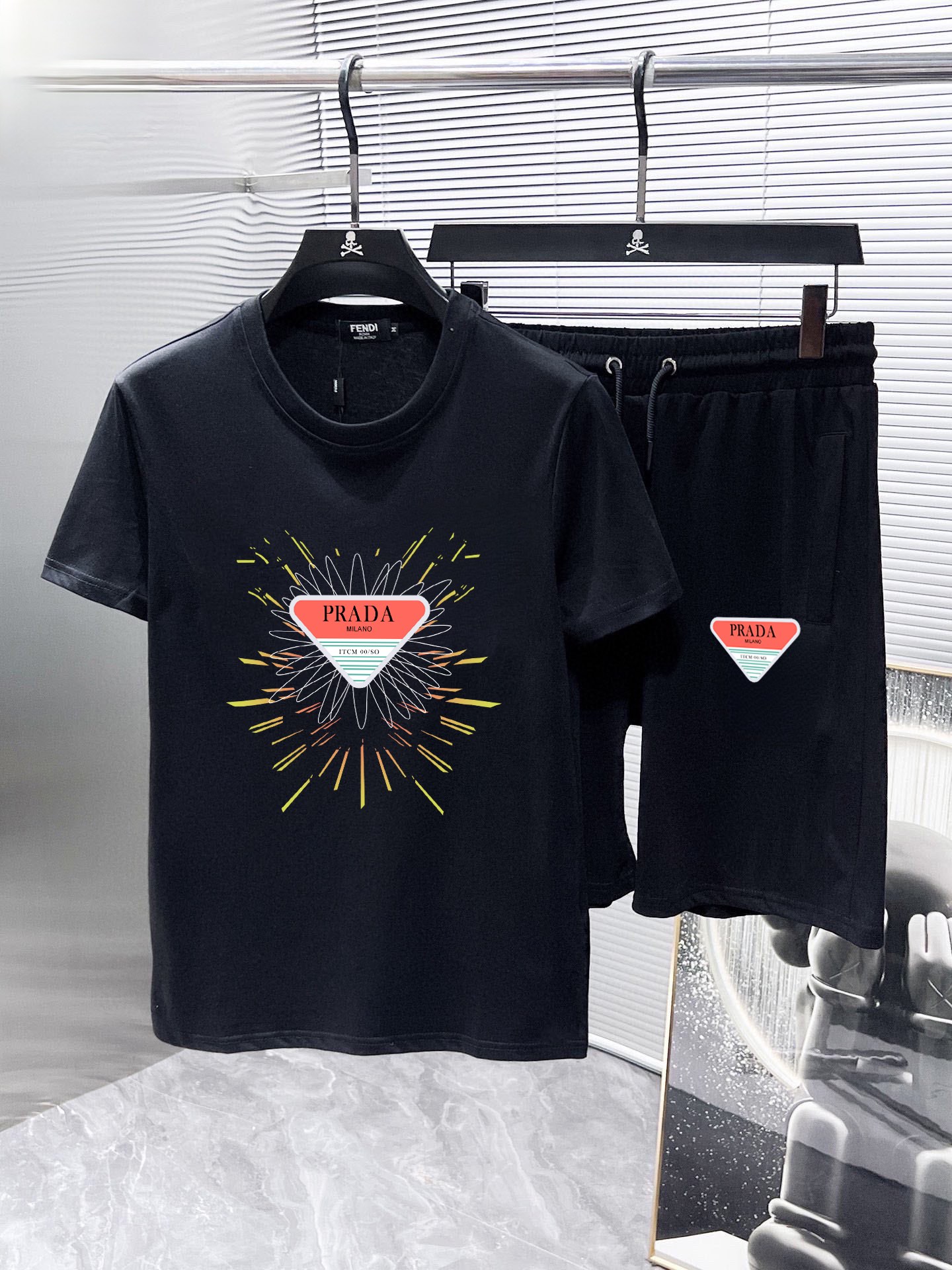 【PRADA旗艦店】プラダ 半袖ショートパンツスーツ ご好評に付き再入荷！