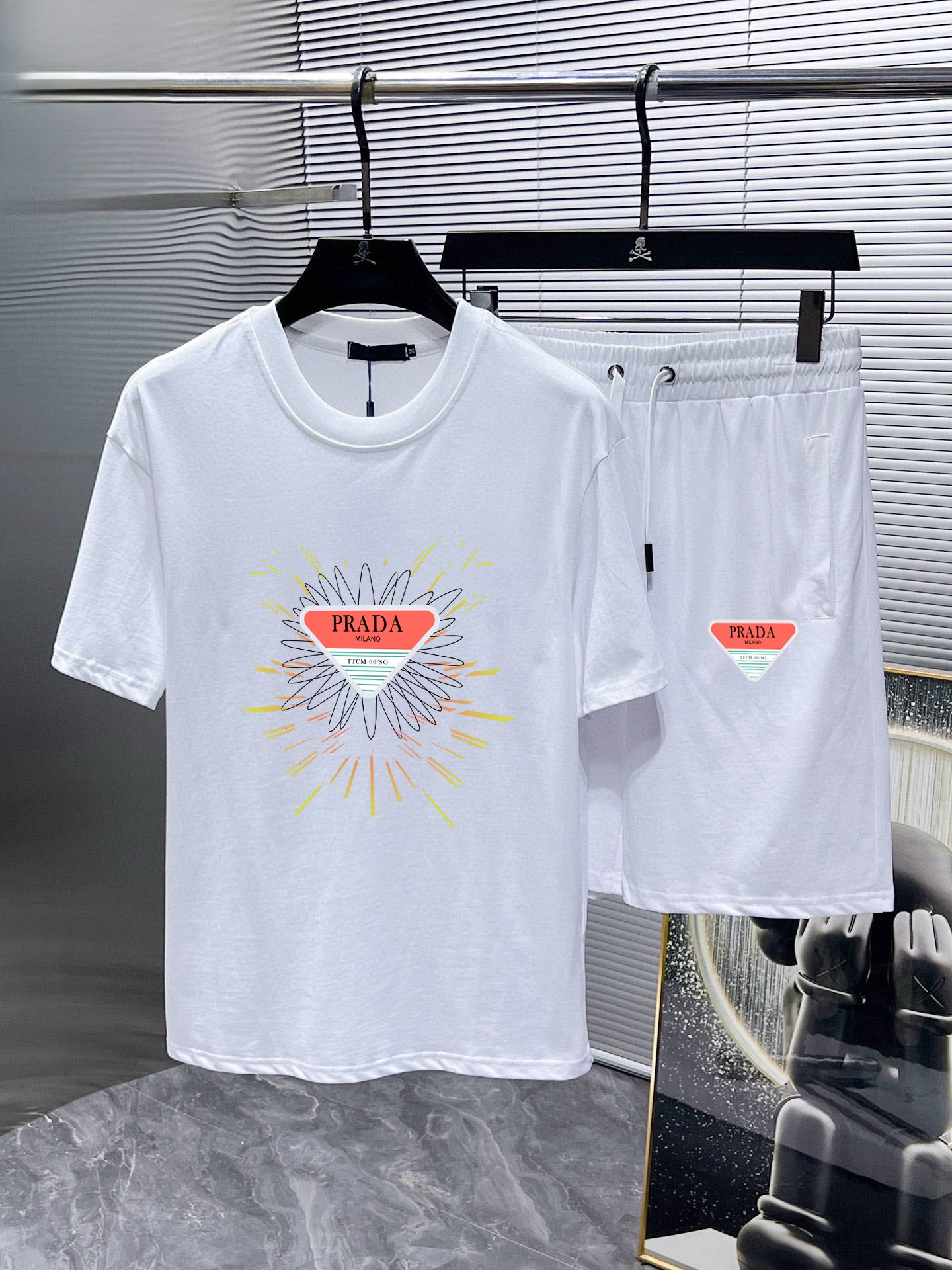 【PRADA旗艦店】プラダ 半袖ショートパンツスーツ ご好評に付き再入荷！