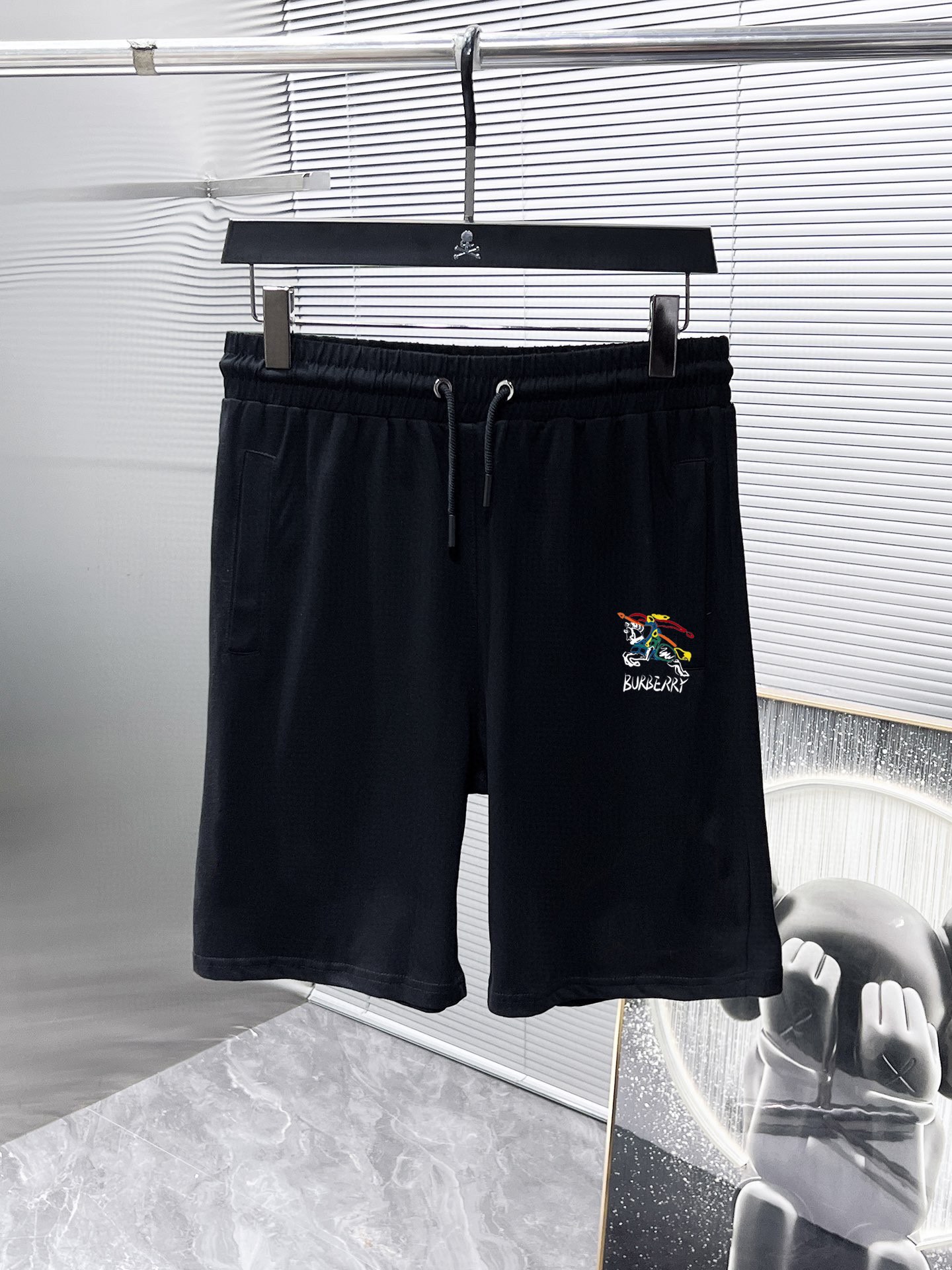 【BURBERRY旗艦店】半袖ショートパンツスーツ ご好評に付き再入荷！