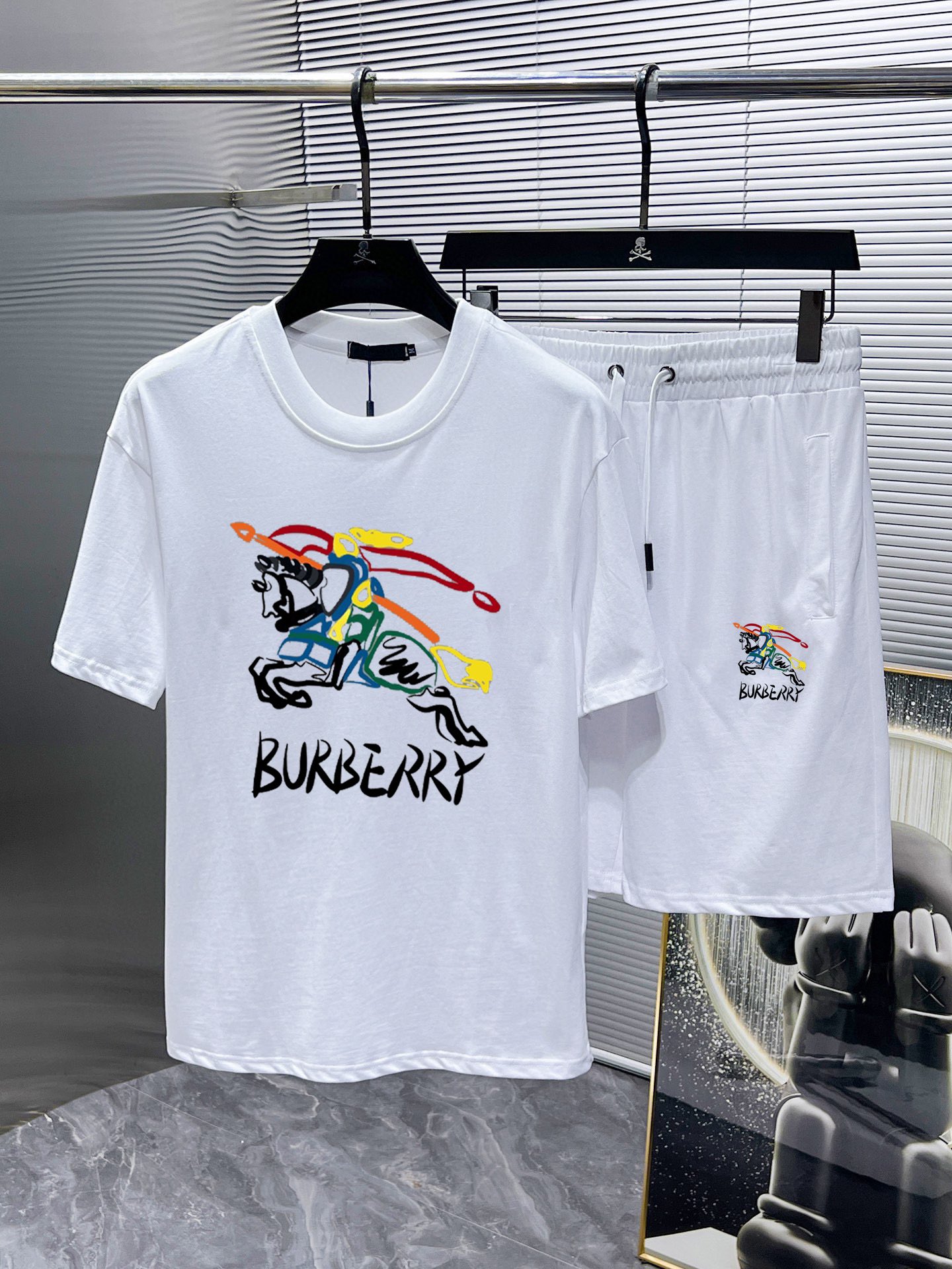 【BURBERRY旗艦店】半袖ショートパンツスーツ ご好評に付き再入荷！