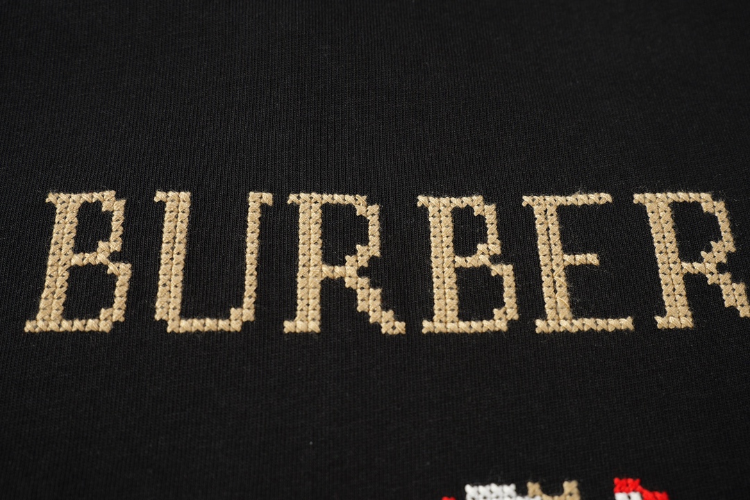 【Burberry】（バーバリー )半袖Tシャツ 男女兼用、ご好評に付き再入荷！