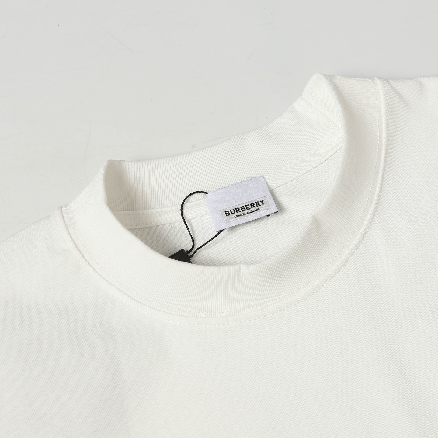 【Burberry】（バーバリー )半袖Tシャツ 男女兼用、ご好評に付き再入荷！