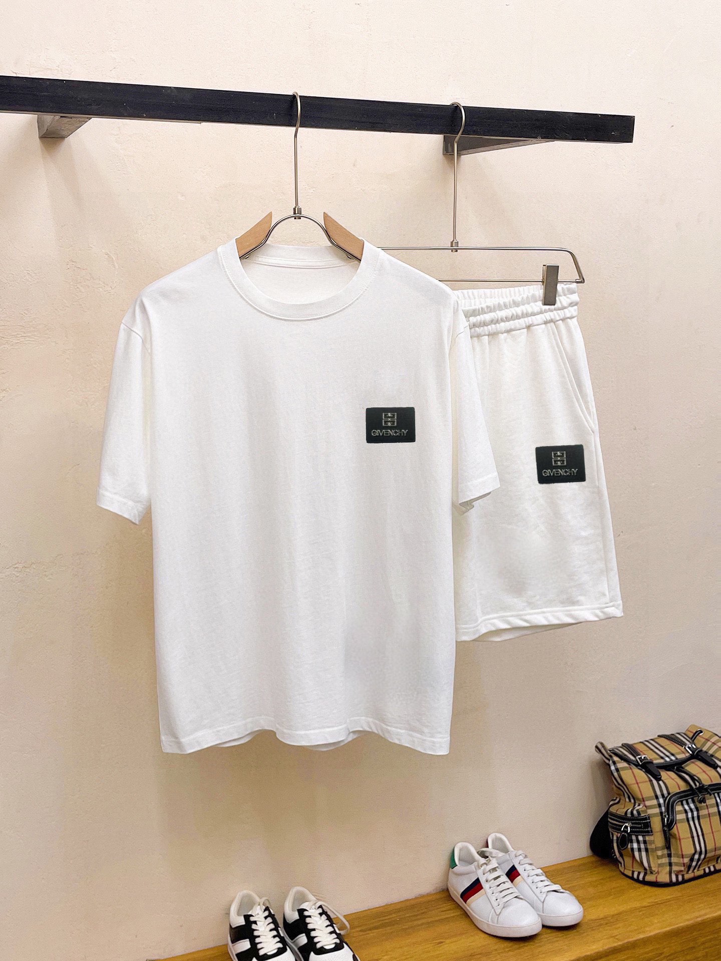 【GIVENCHY旗艦店】ジバンシー 半袖ショートパンツスーツ ご好評に付き再入荷