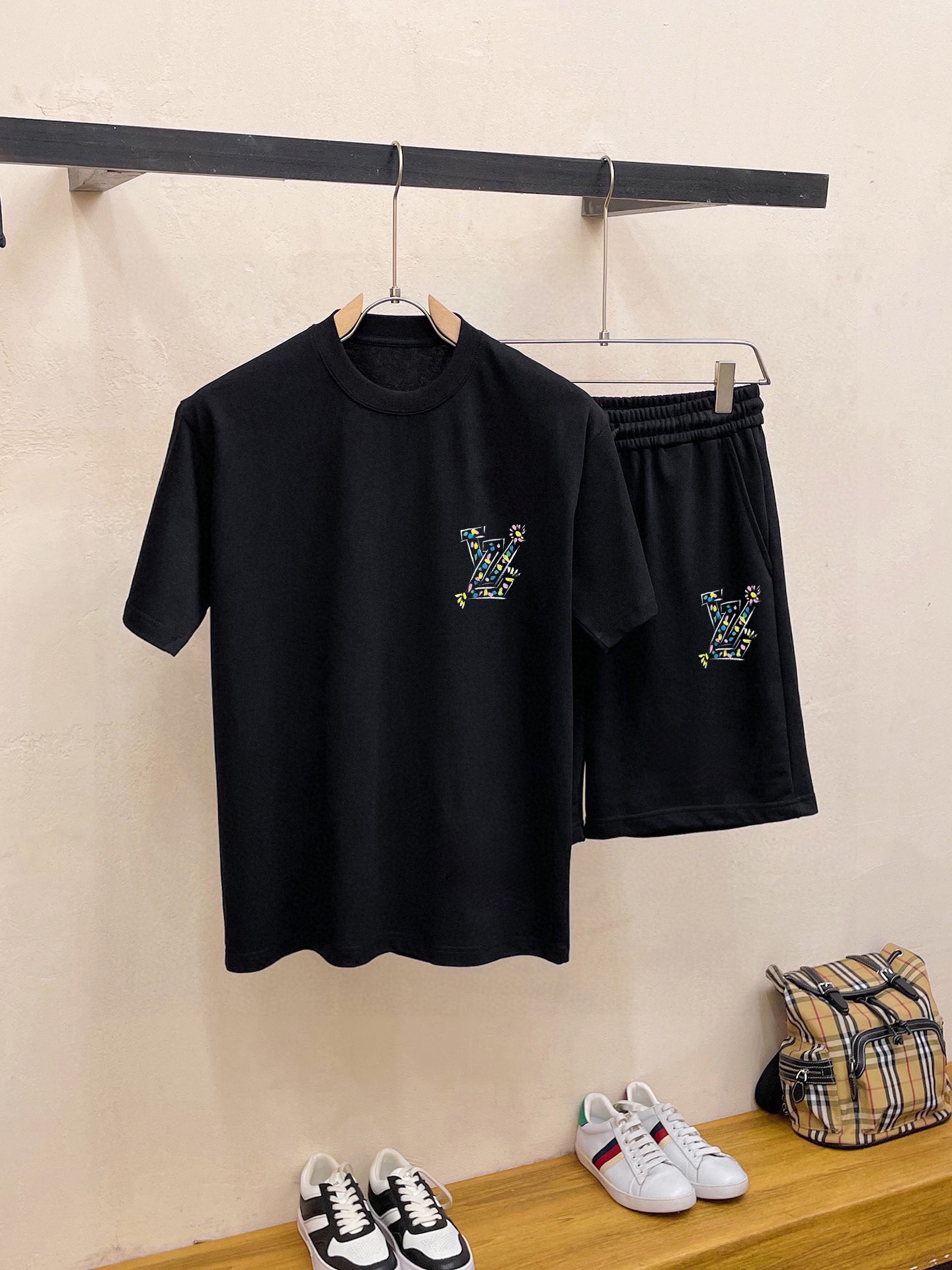 【LOUIS VUITTON旗艦店】半袖ショートパンツスーツ ご好評に付き再入荷！