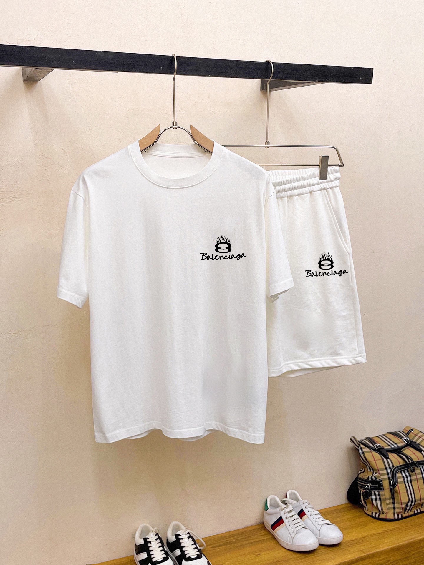 【BALENCIAGA旗艦店】バレンシアガ 半袖ショートパンツスーツ ご好評に付き再入荷！
