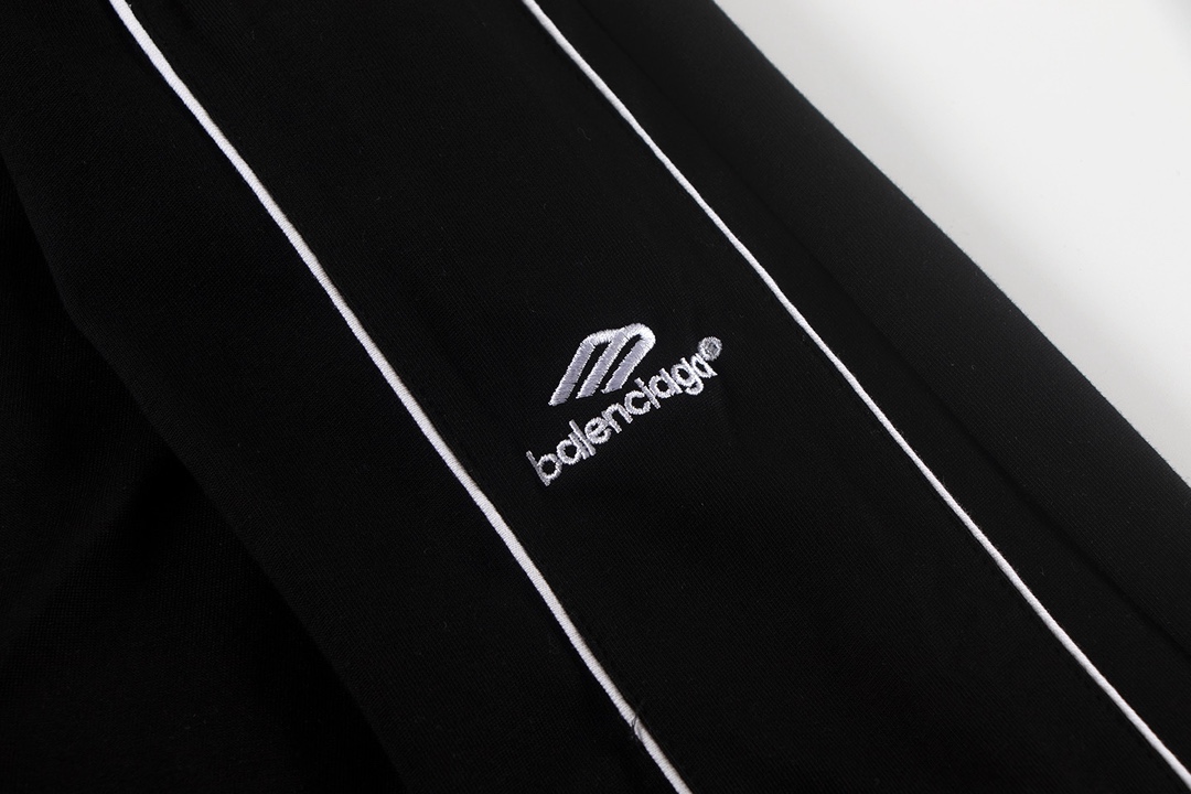 【BALENCIAGA旗艦店】バレンシアガ 長袖 ご好評に付き再入荷！