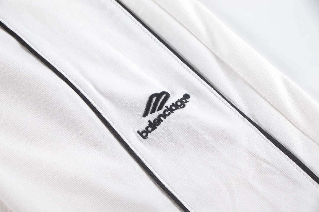 【BALENCIAGA旗艦店】バレンシアガ 長袖 ご好評に付き再入荷！